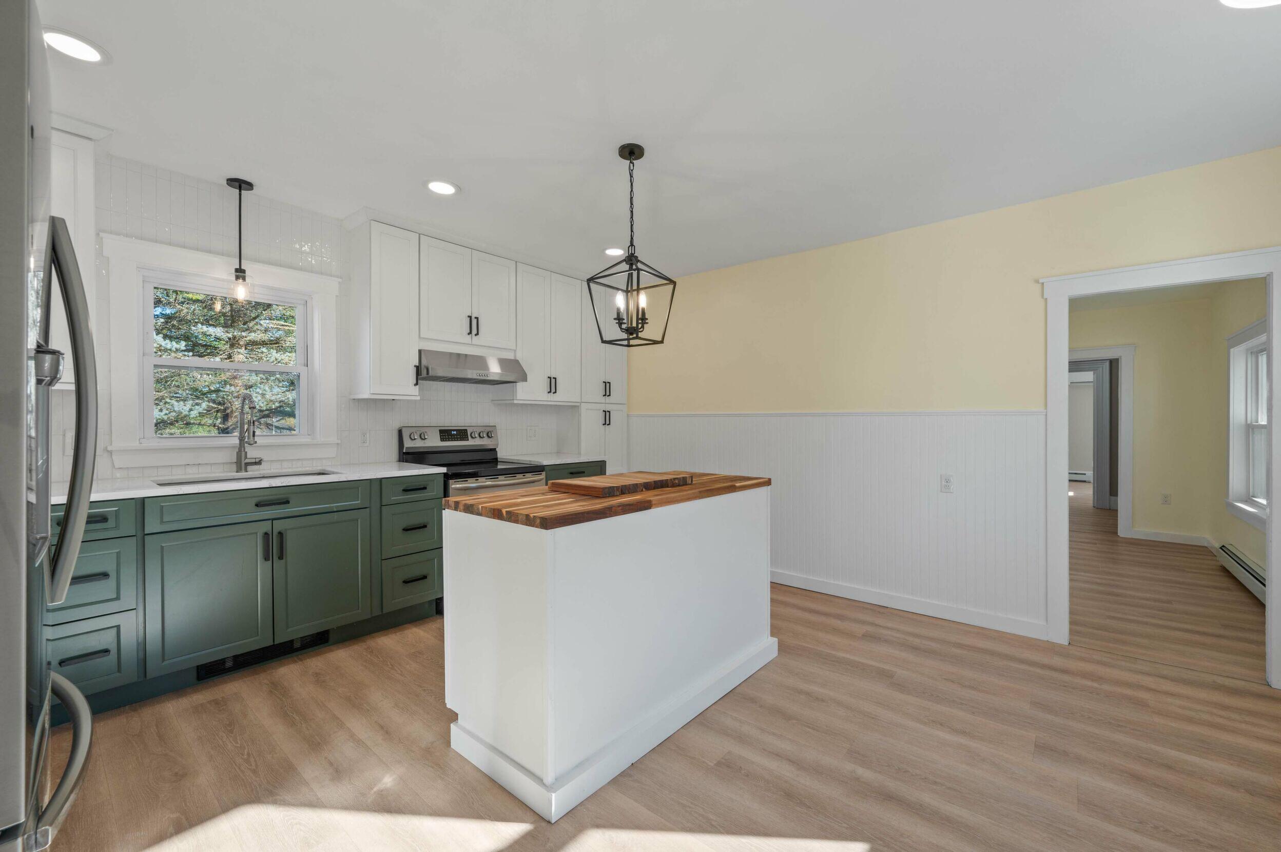 325 Middle Road, Sabattus