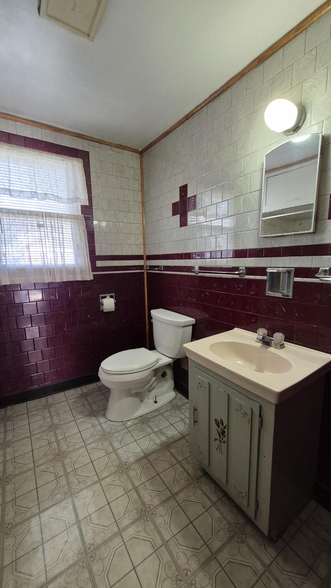 122 Washington Street, Oakland