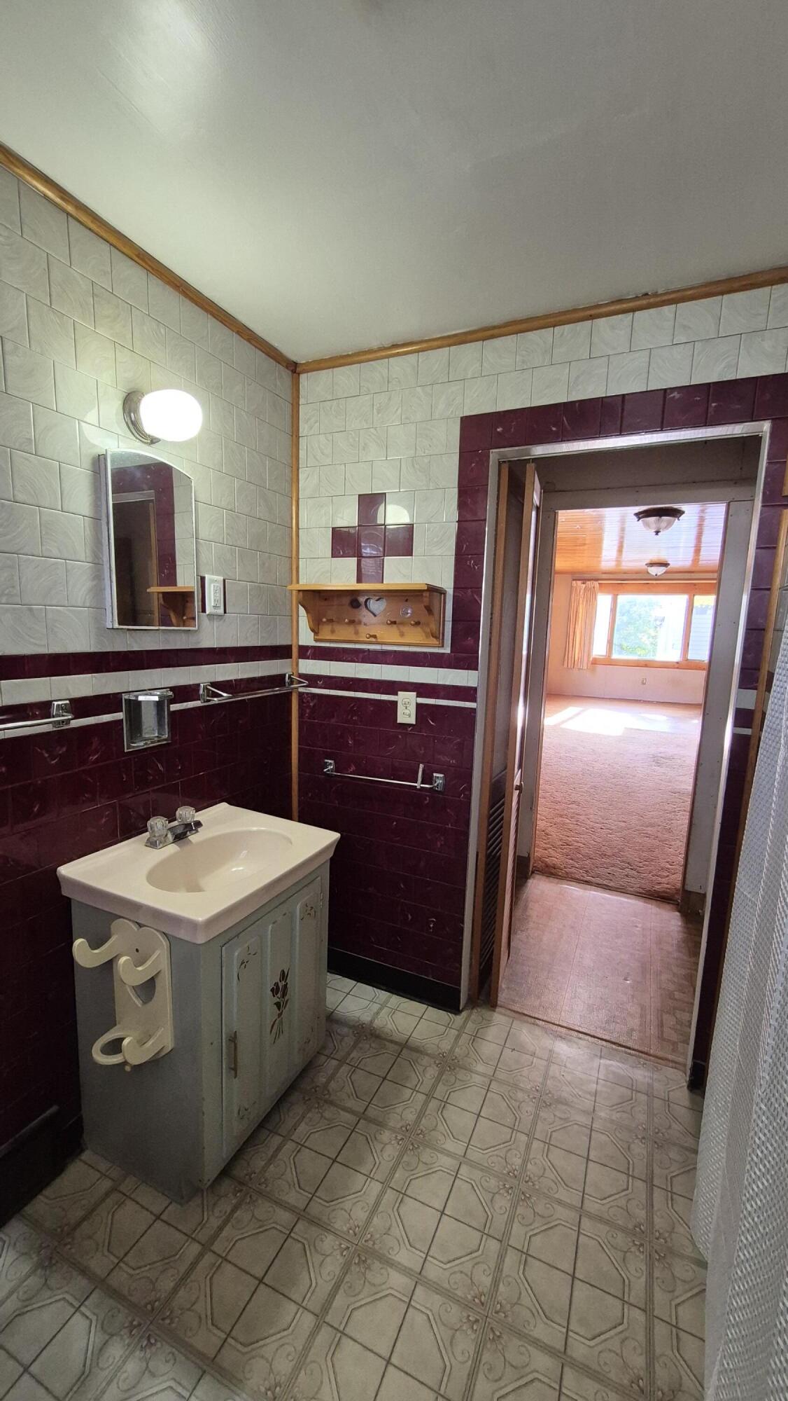 122 Washington Street, Oakland