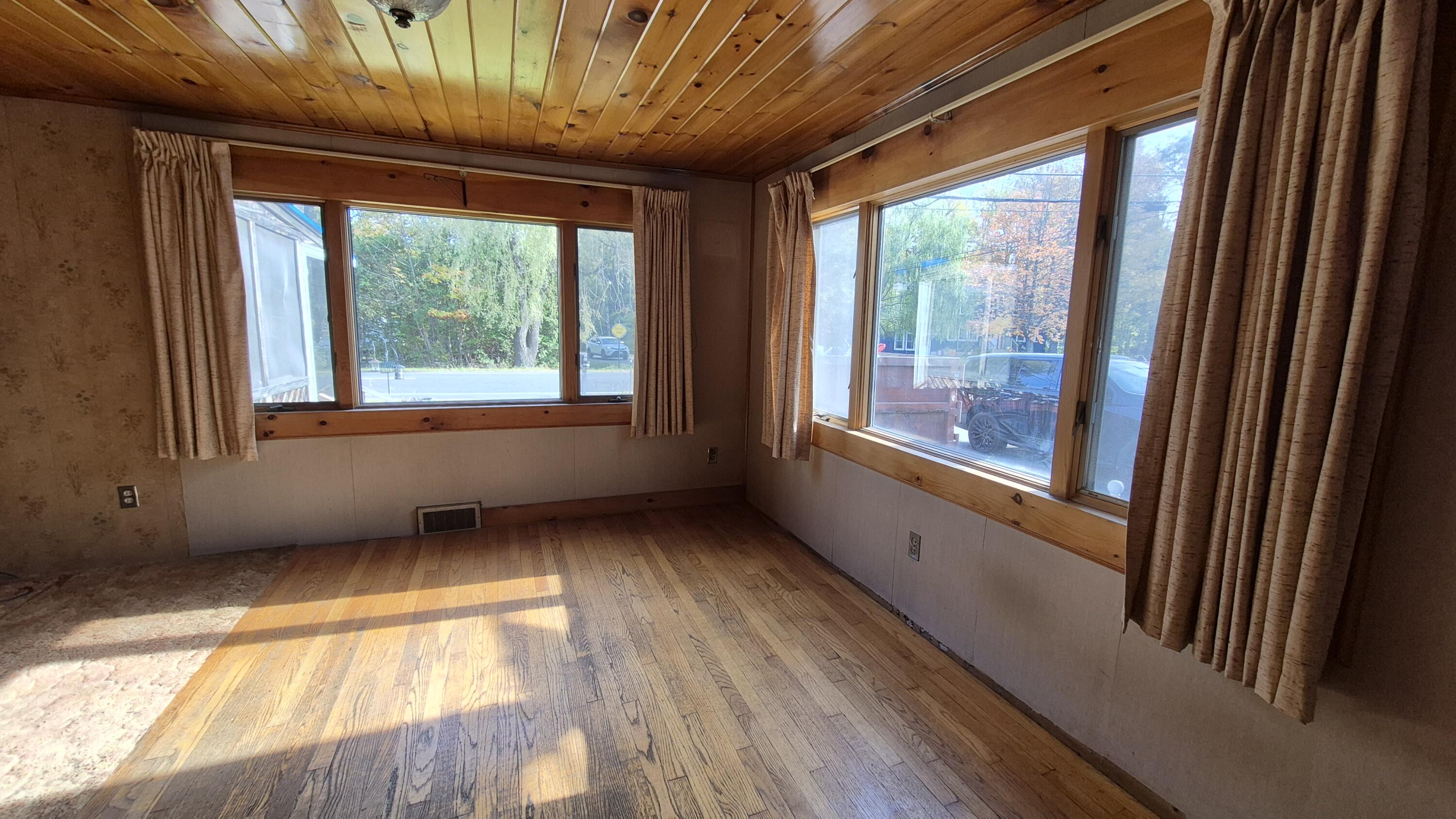 122 Washington Street, Oakland