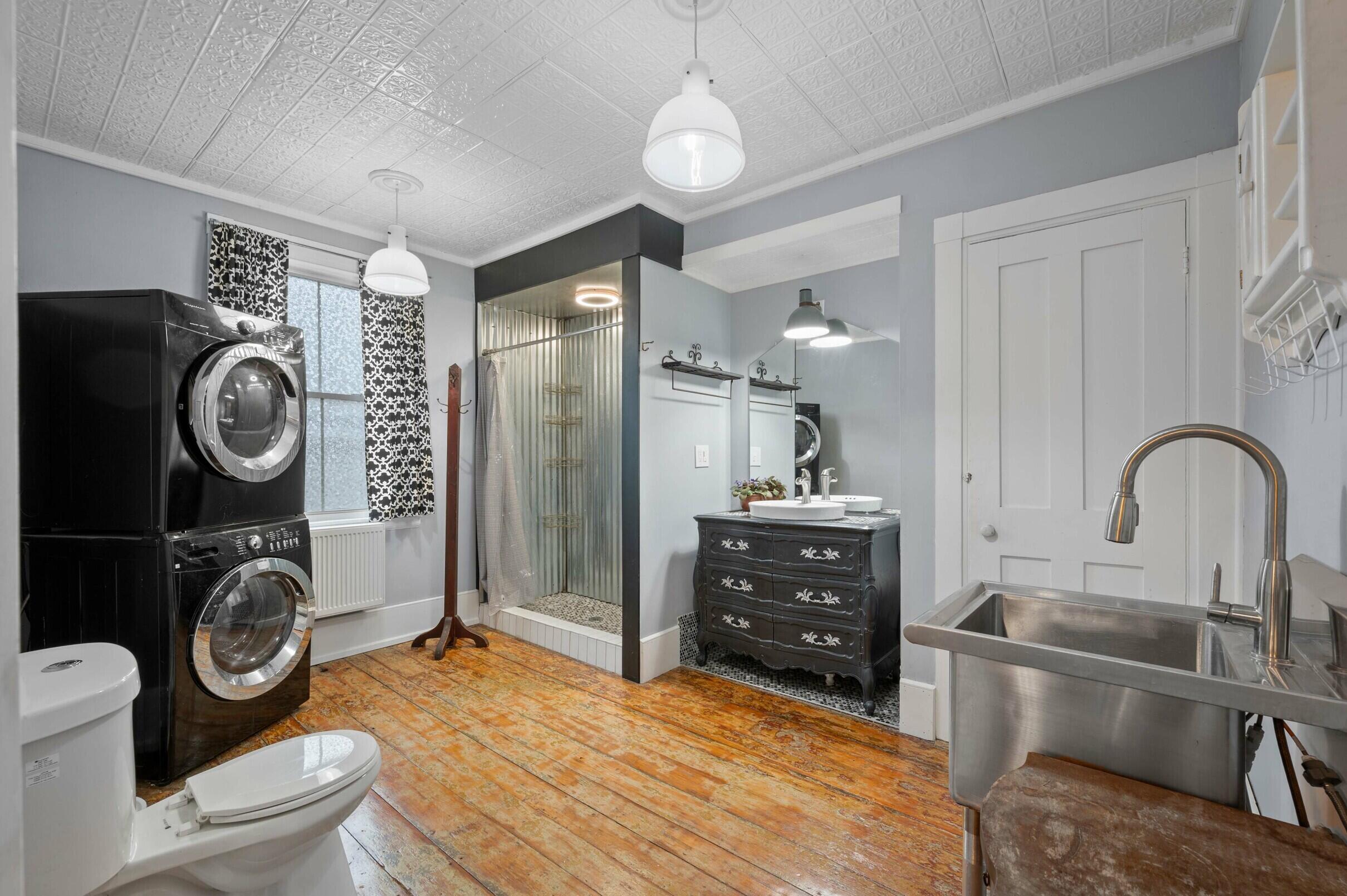 306 Maine Avenue, Farmingdale