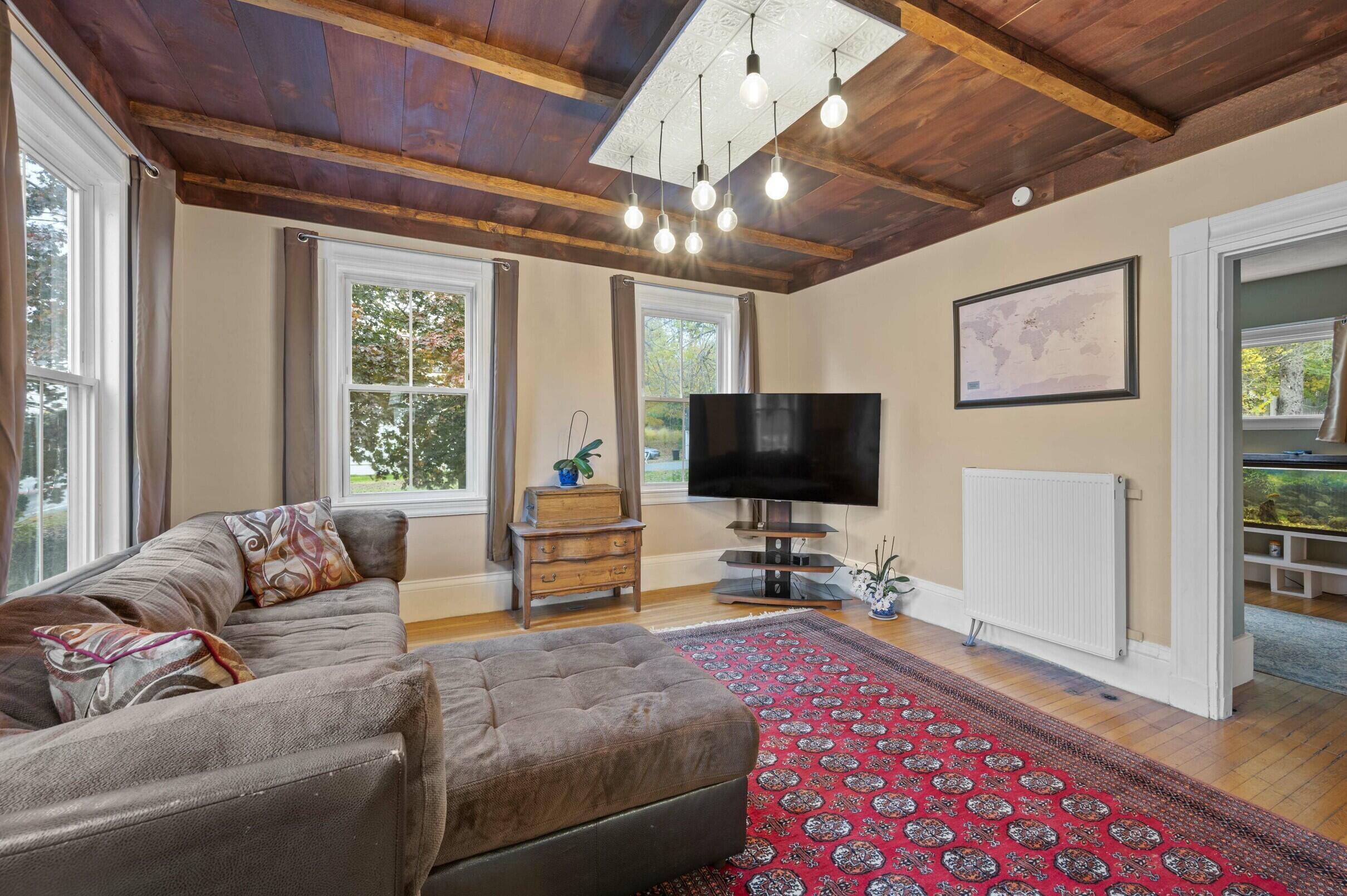 306 Maine Avenue, Farmingdale