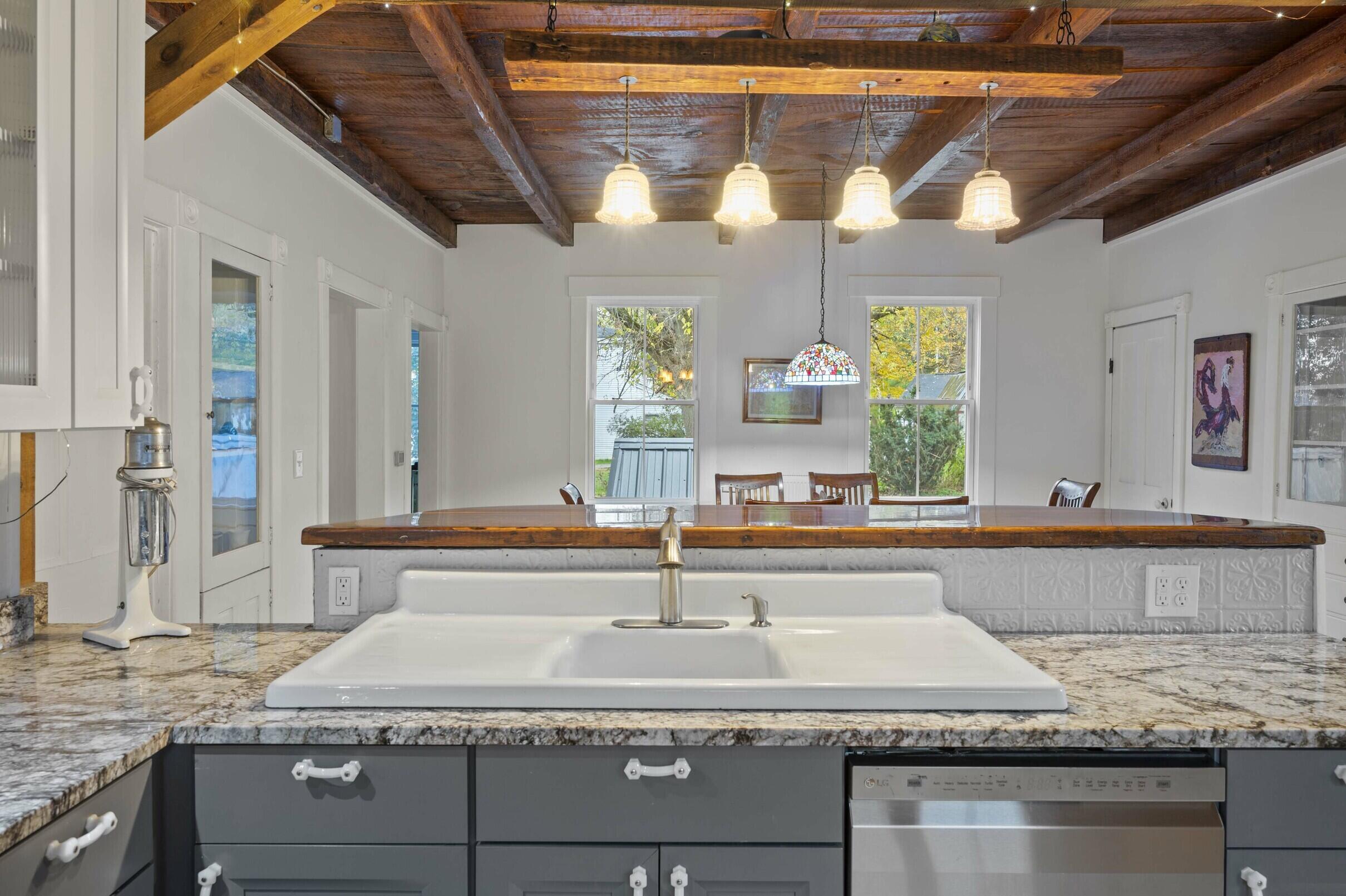 306 Maine Avenue, Farmingdale