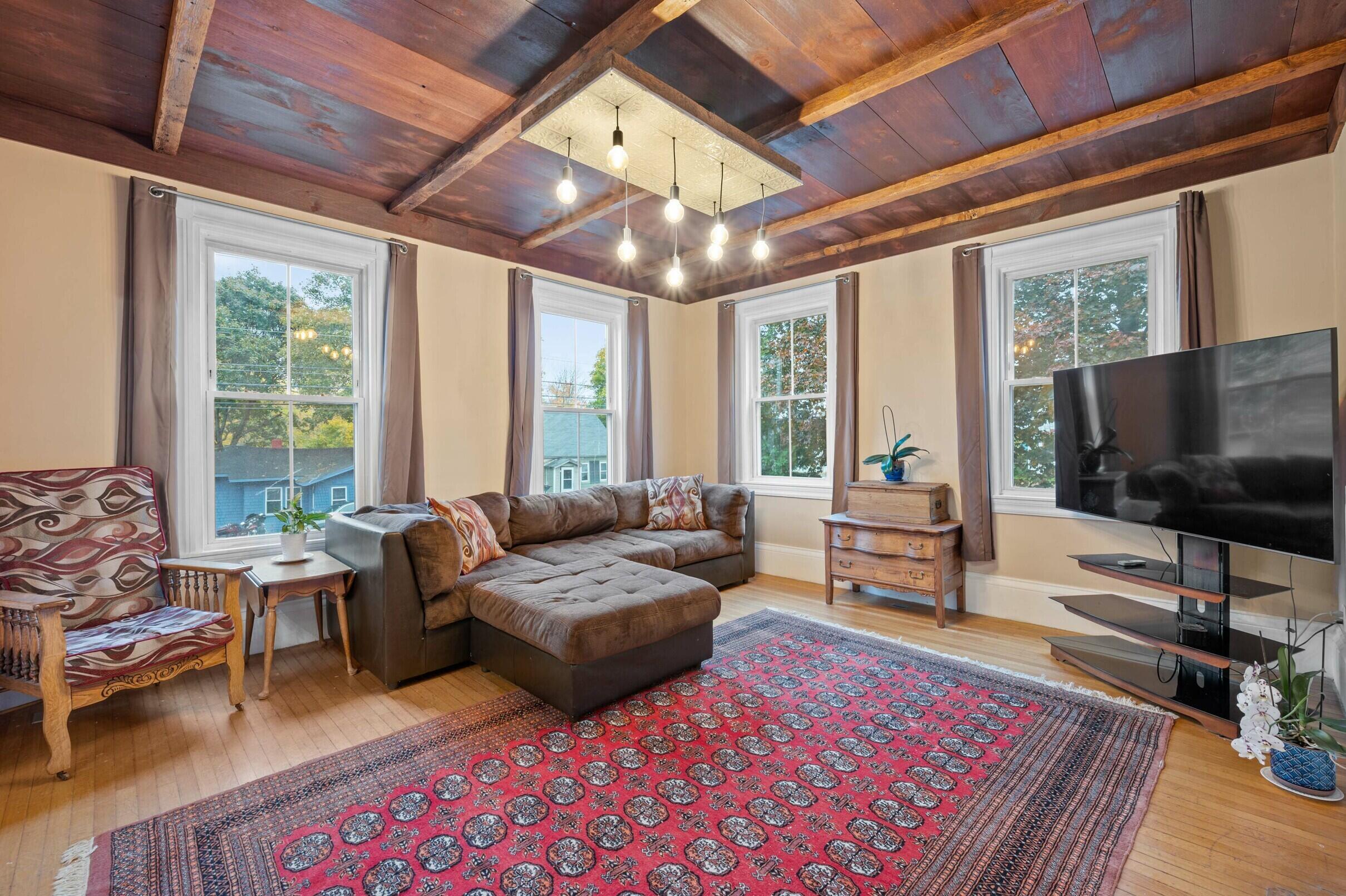 306 Maine Avenue, Farmingdale