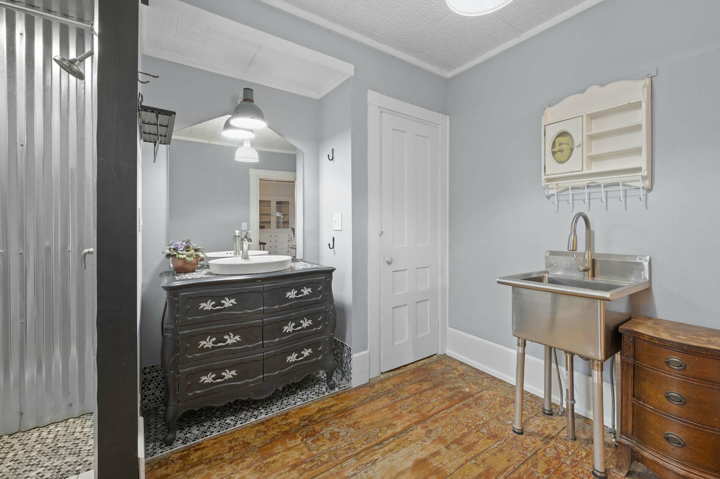 306 Maine Avenue, Farmingdale