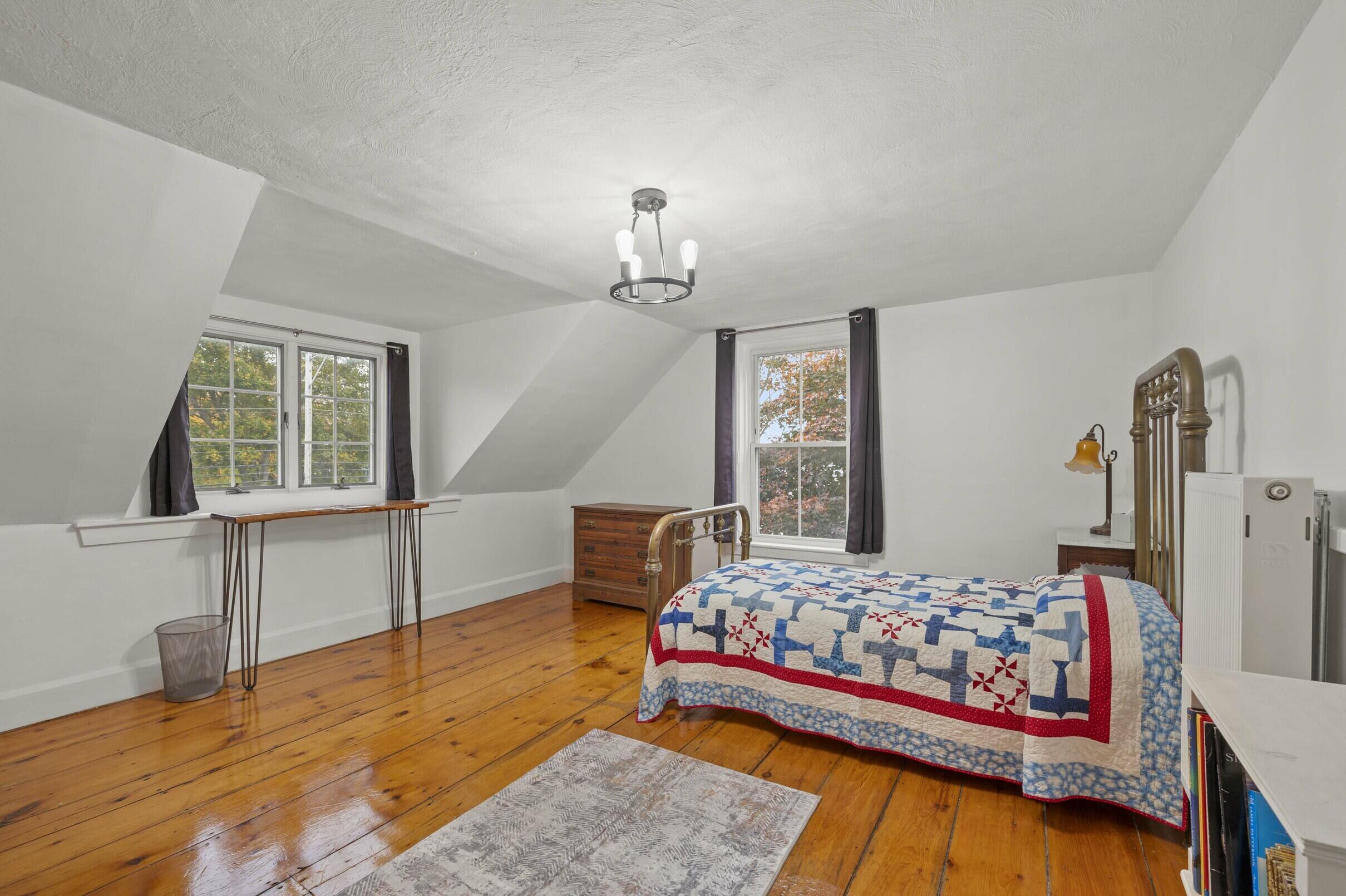 306 Maine Avenue, Farmingdale