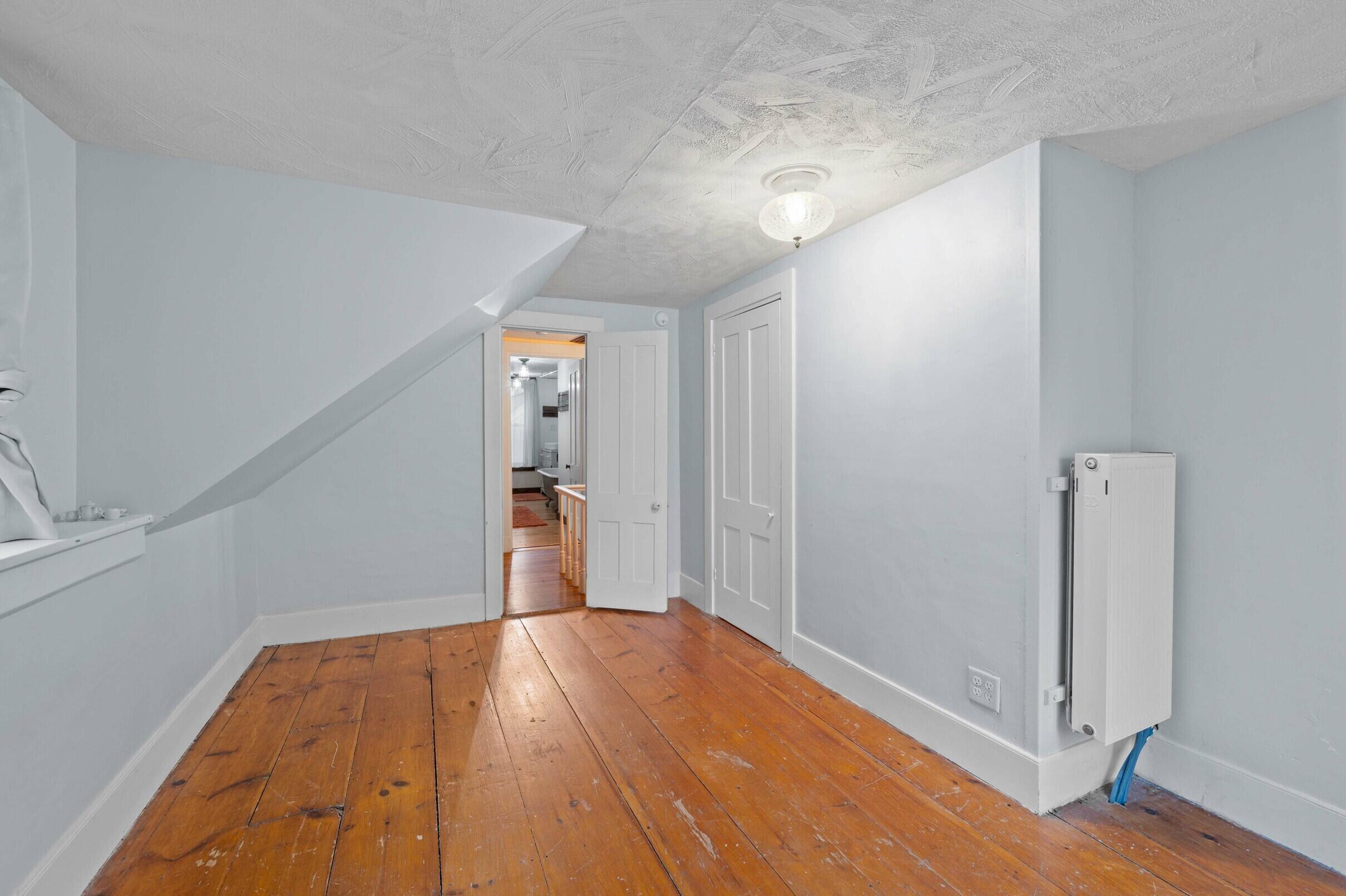 306 Maine Avenue, Farmingdale