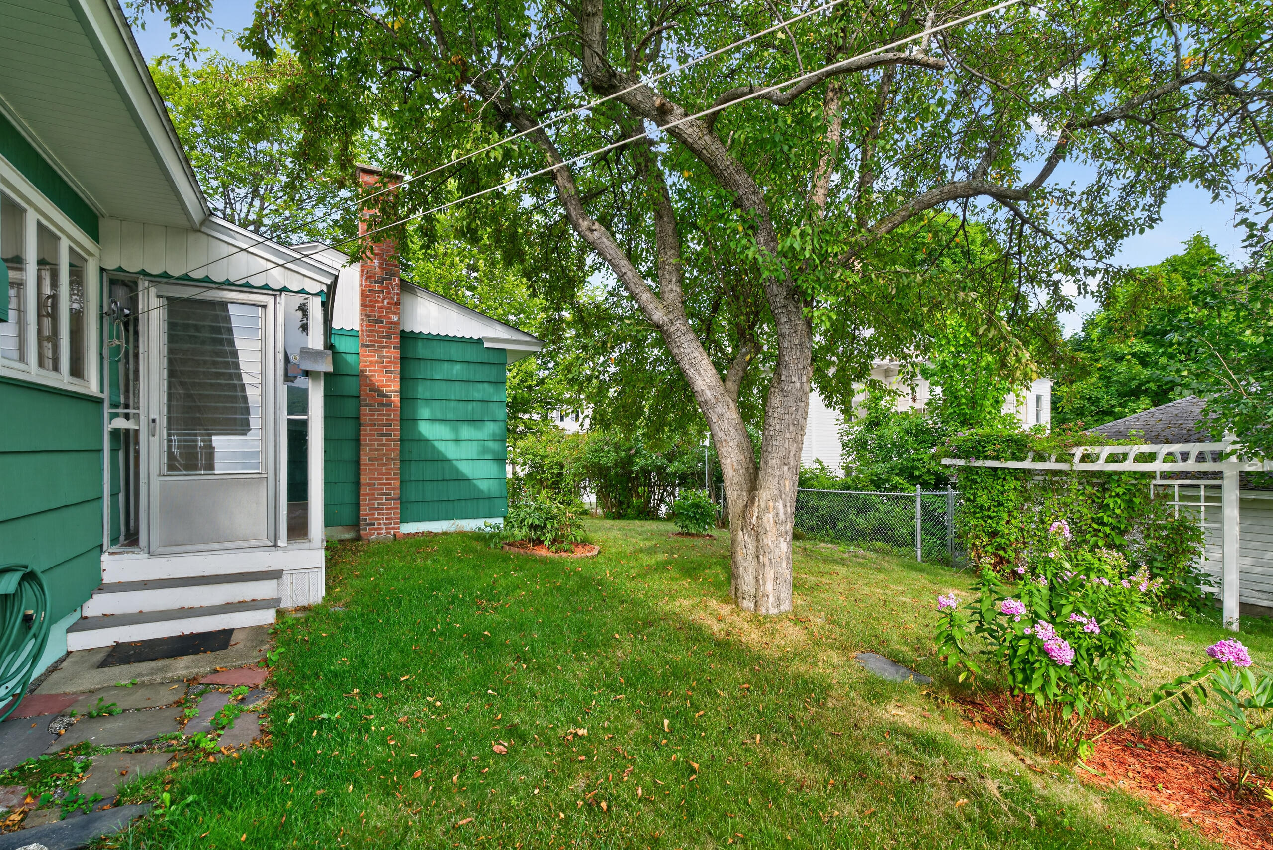 135-137 Oxford Avenue