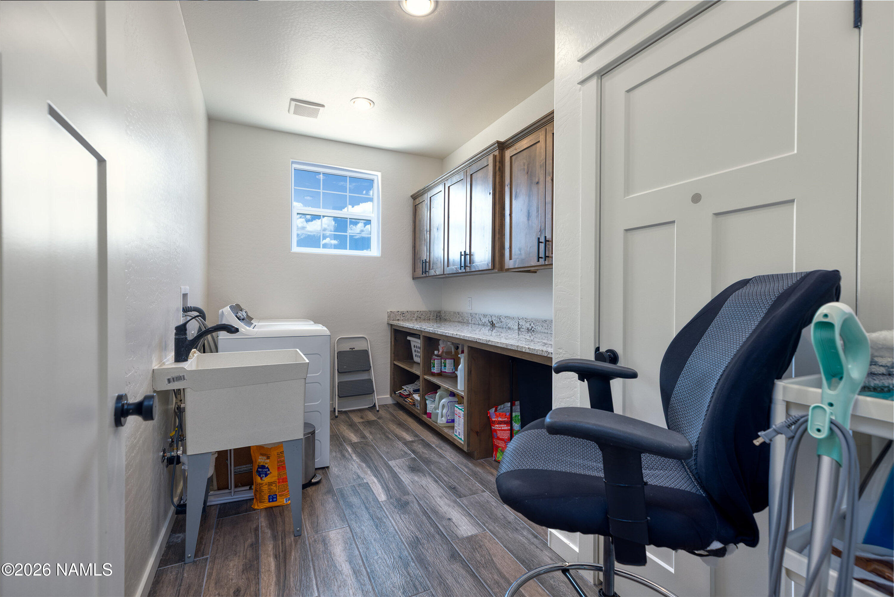 411 S Hillcrest Drive