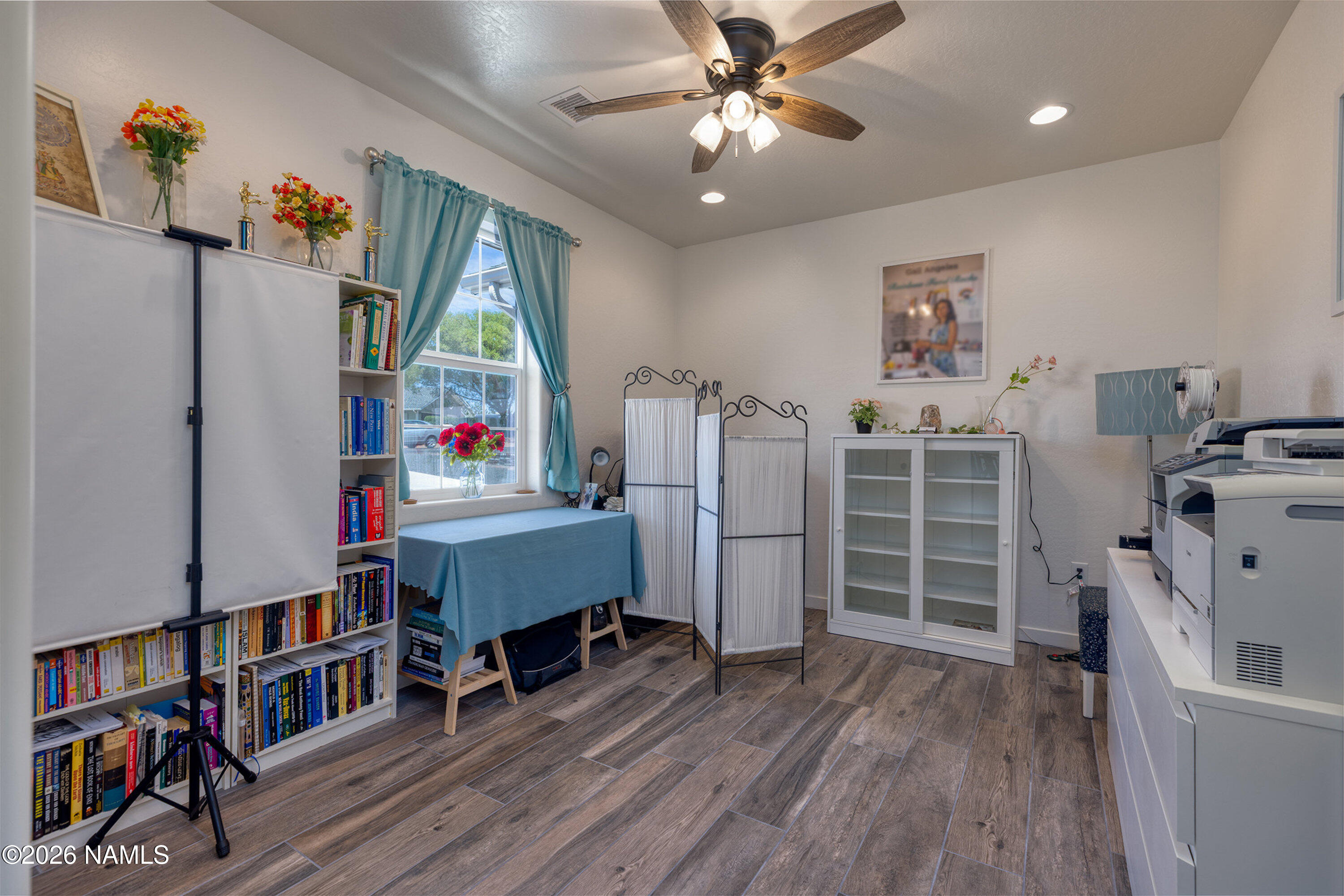 411 S Hillcrest Drive