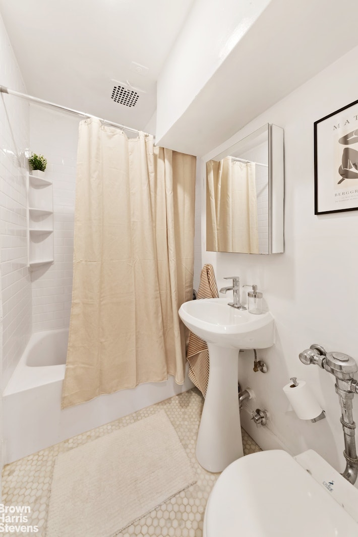 145 E 29TH Street 2D