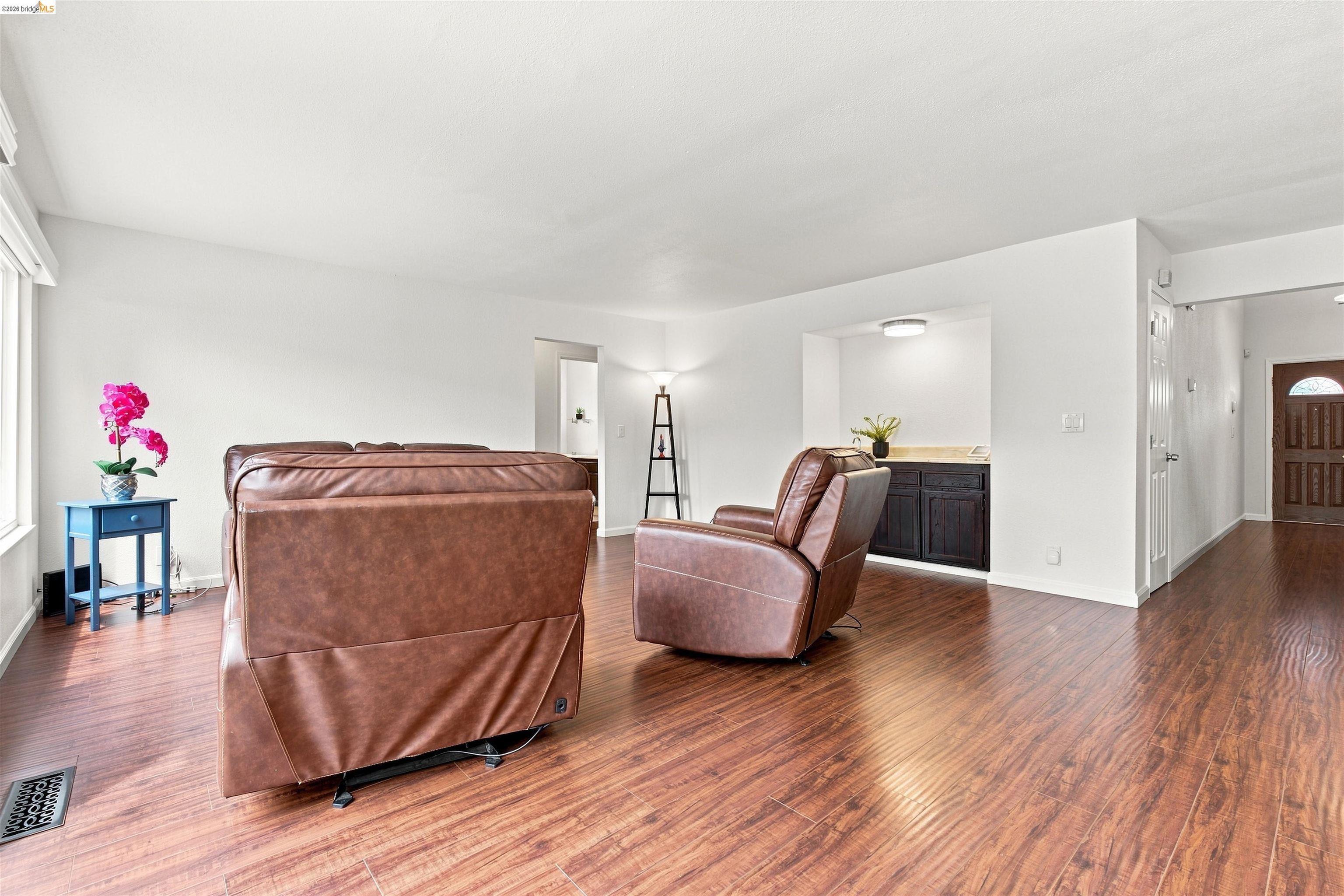 1823 Daltrey Way