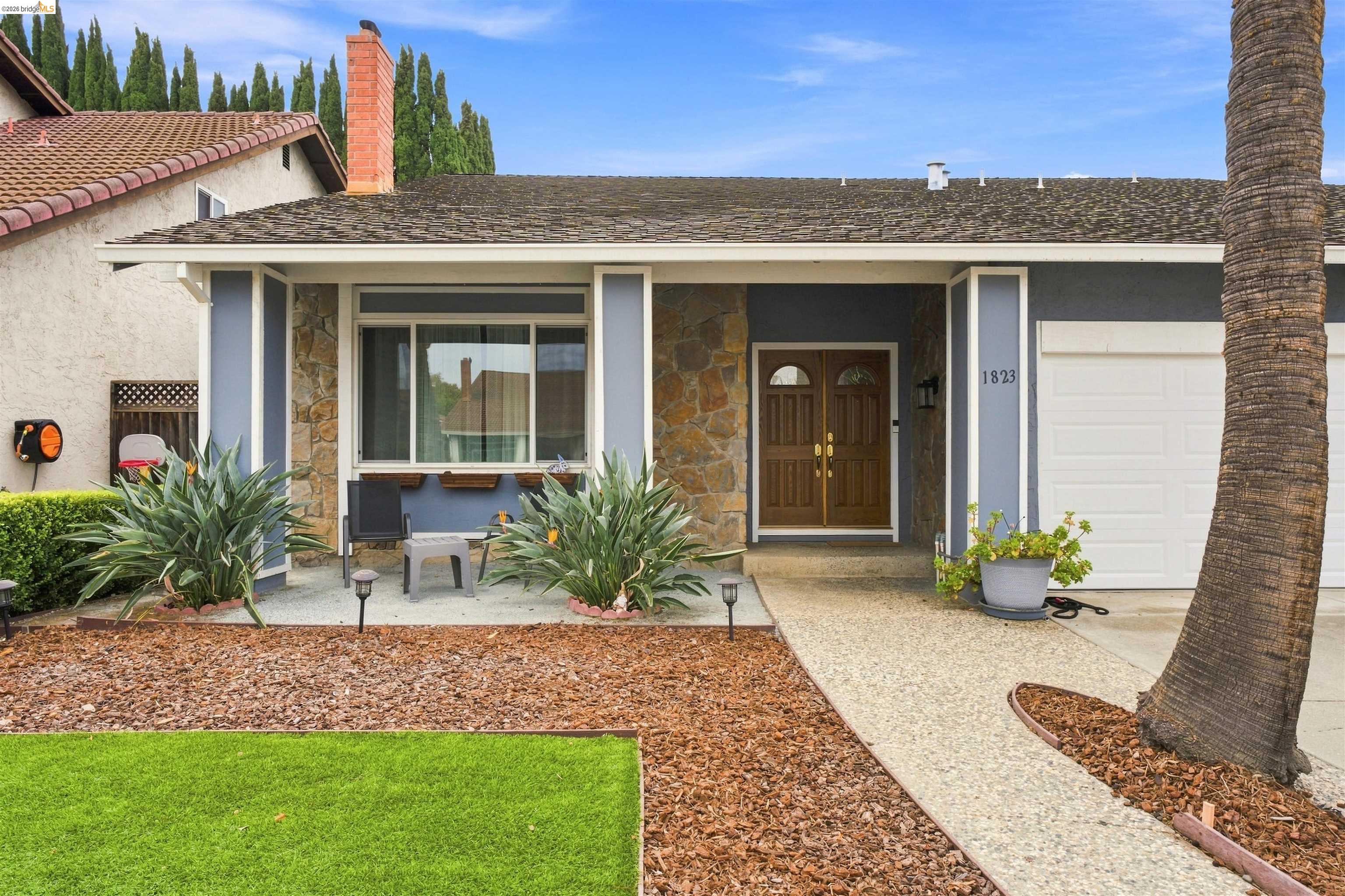 1823 Daltrey Way