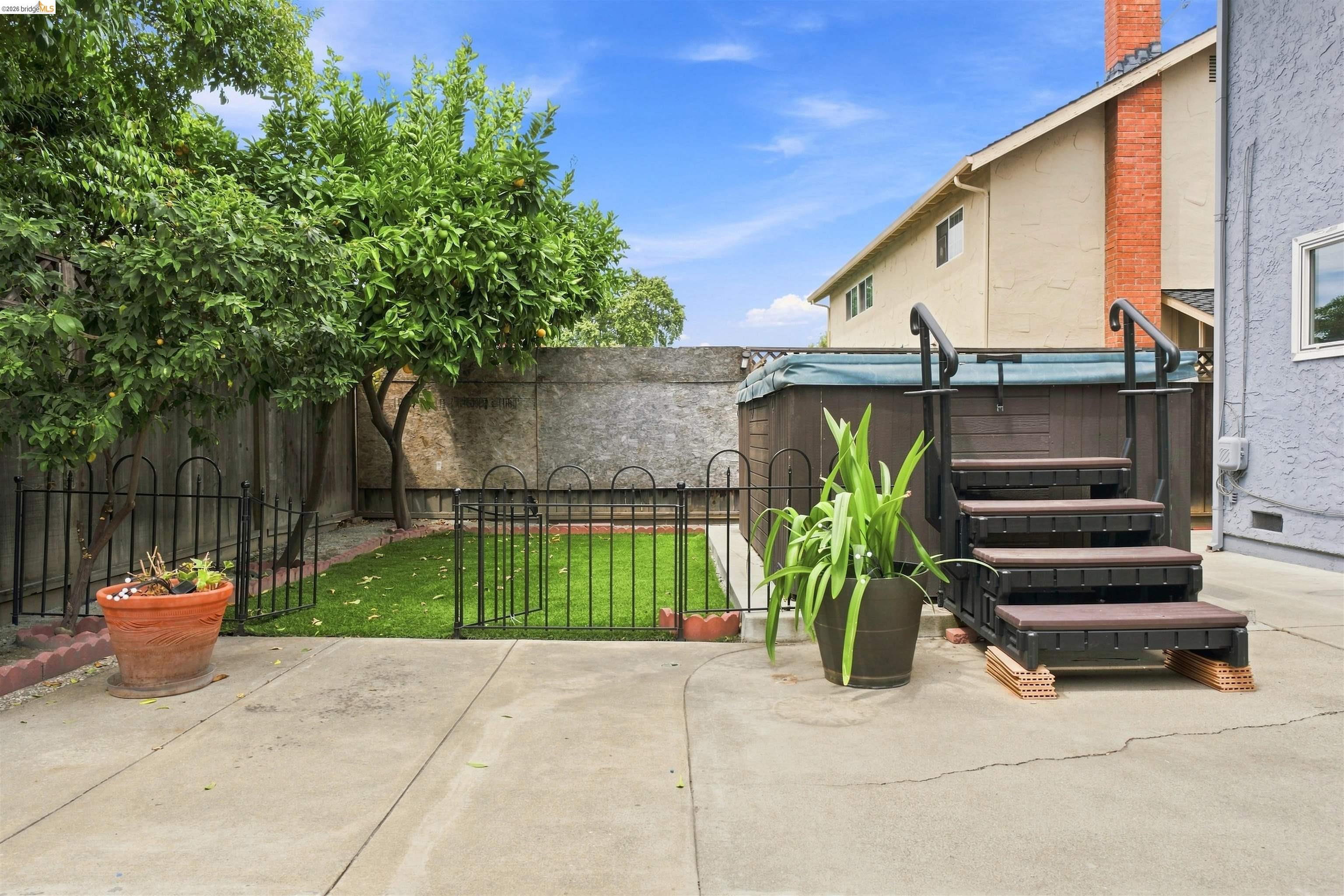 1823 Daltrey Way