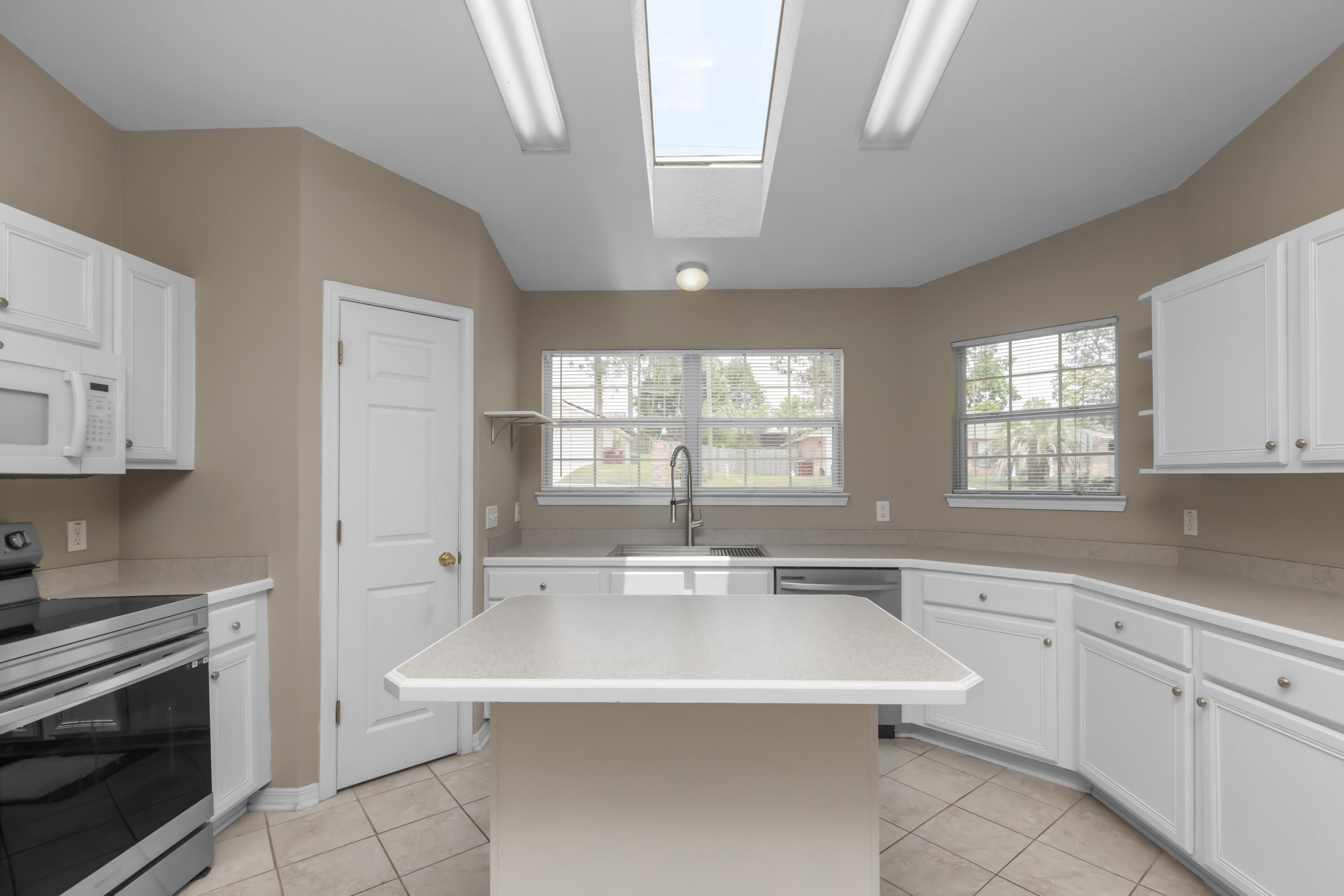 1227 Northview Drive