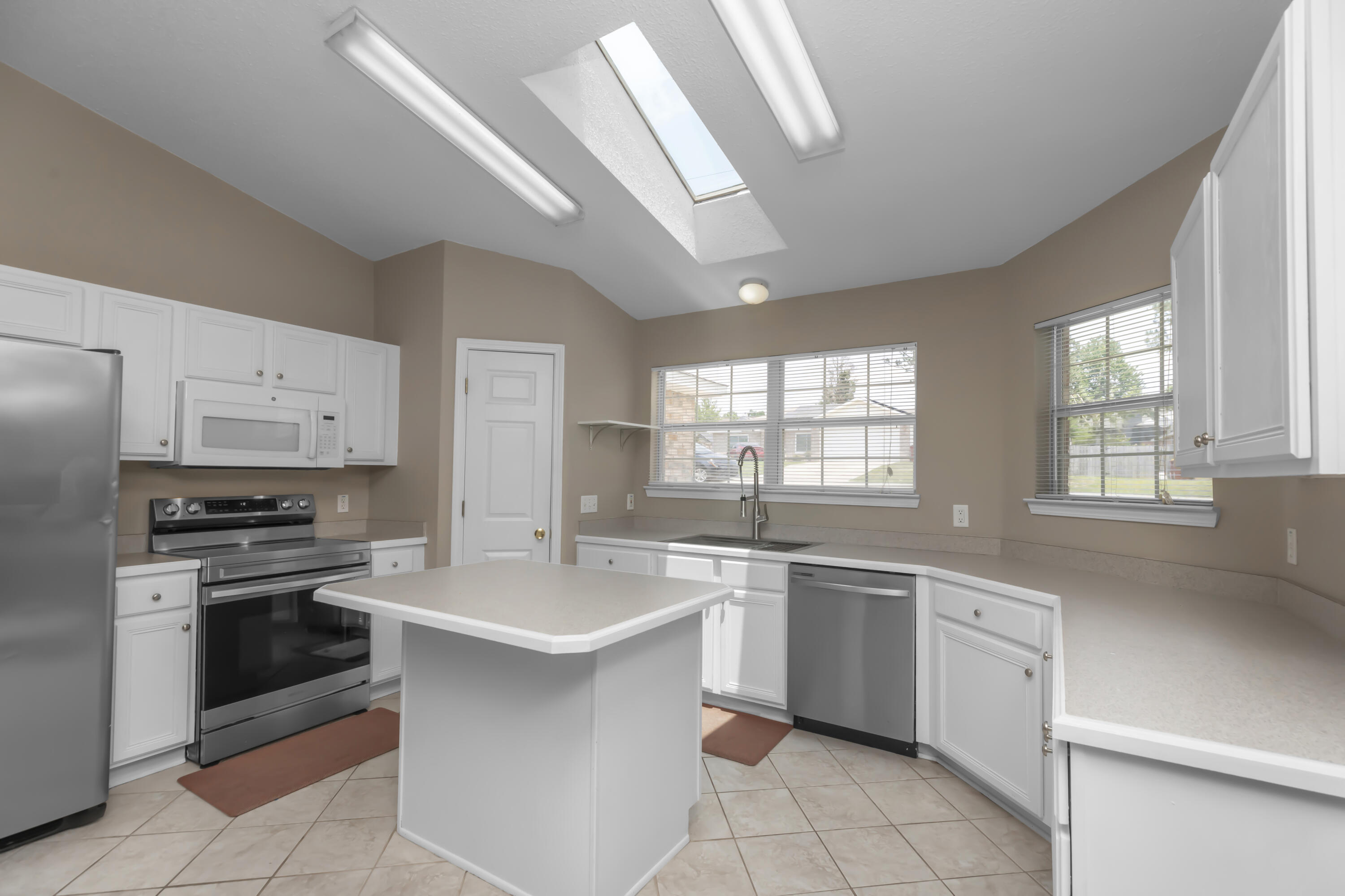 1227 Northview Drive
