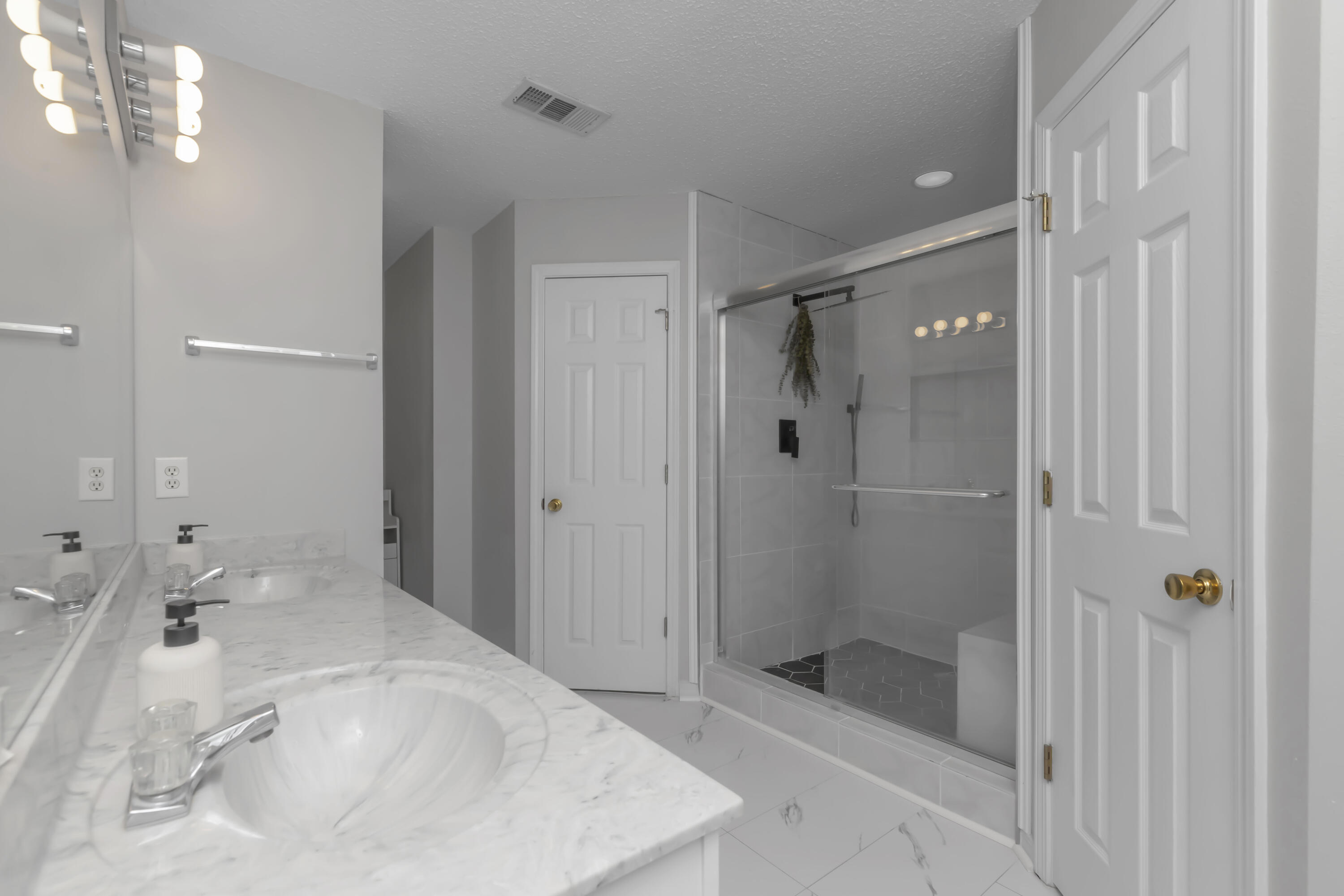 1227 Northview Drive