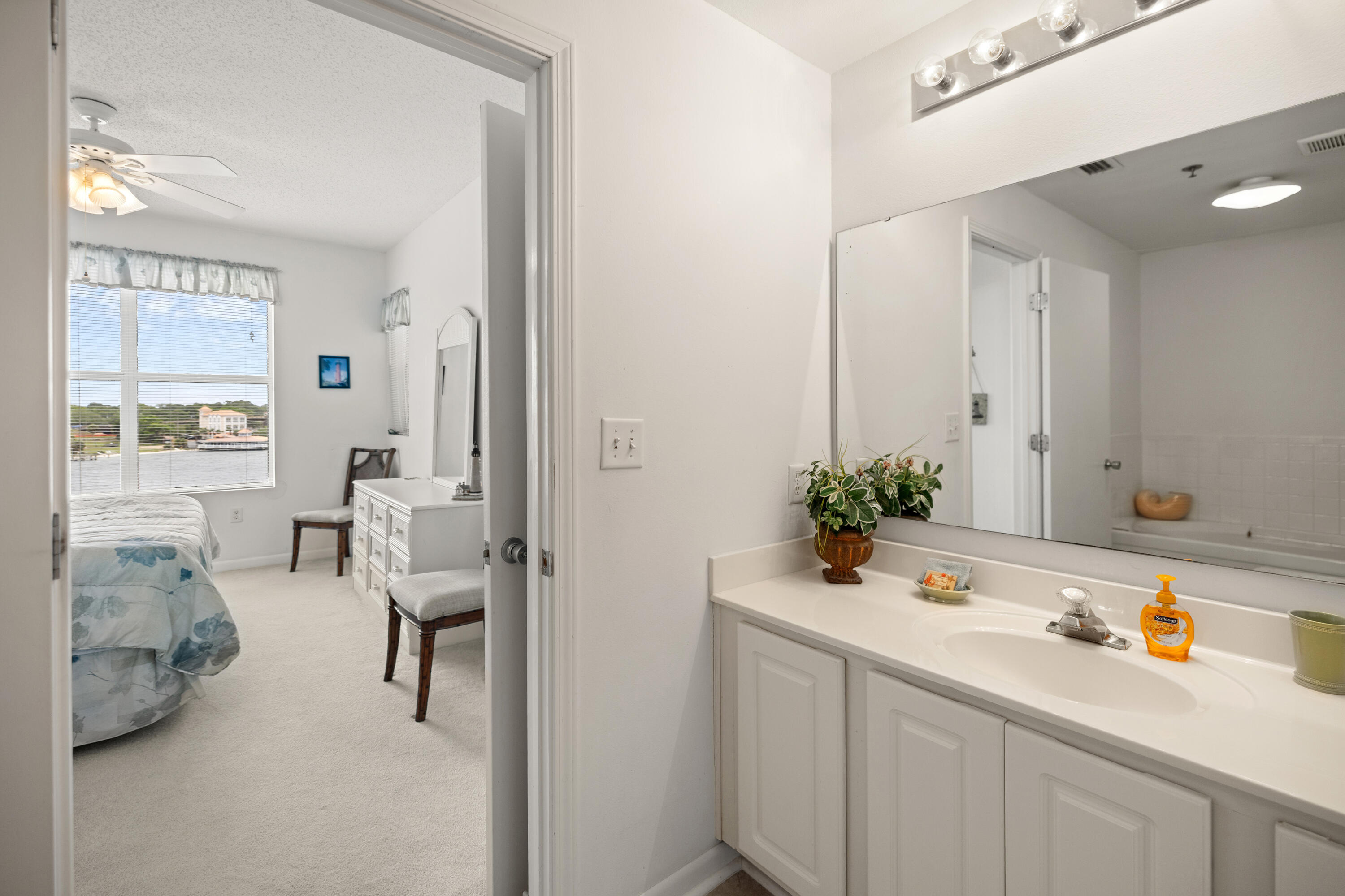 321 Bream Avenue 508