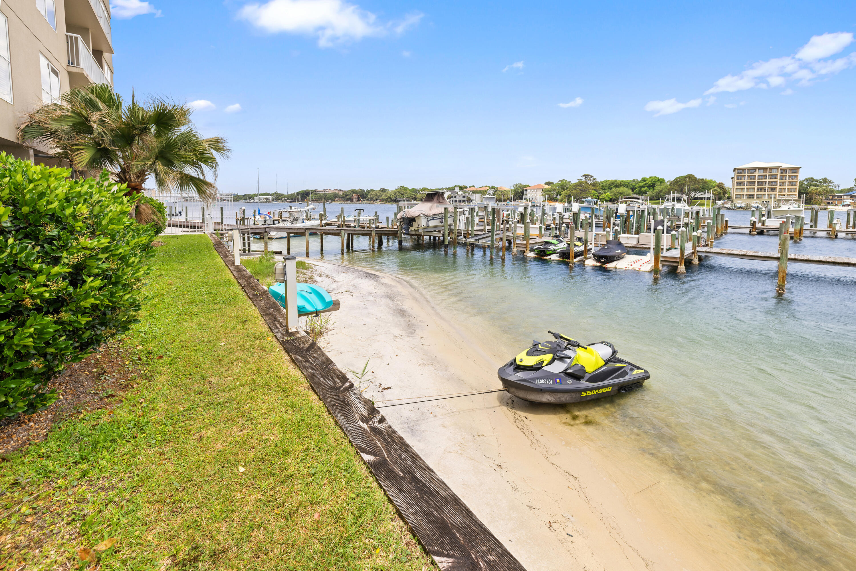 321 Bream Avenue 508