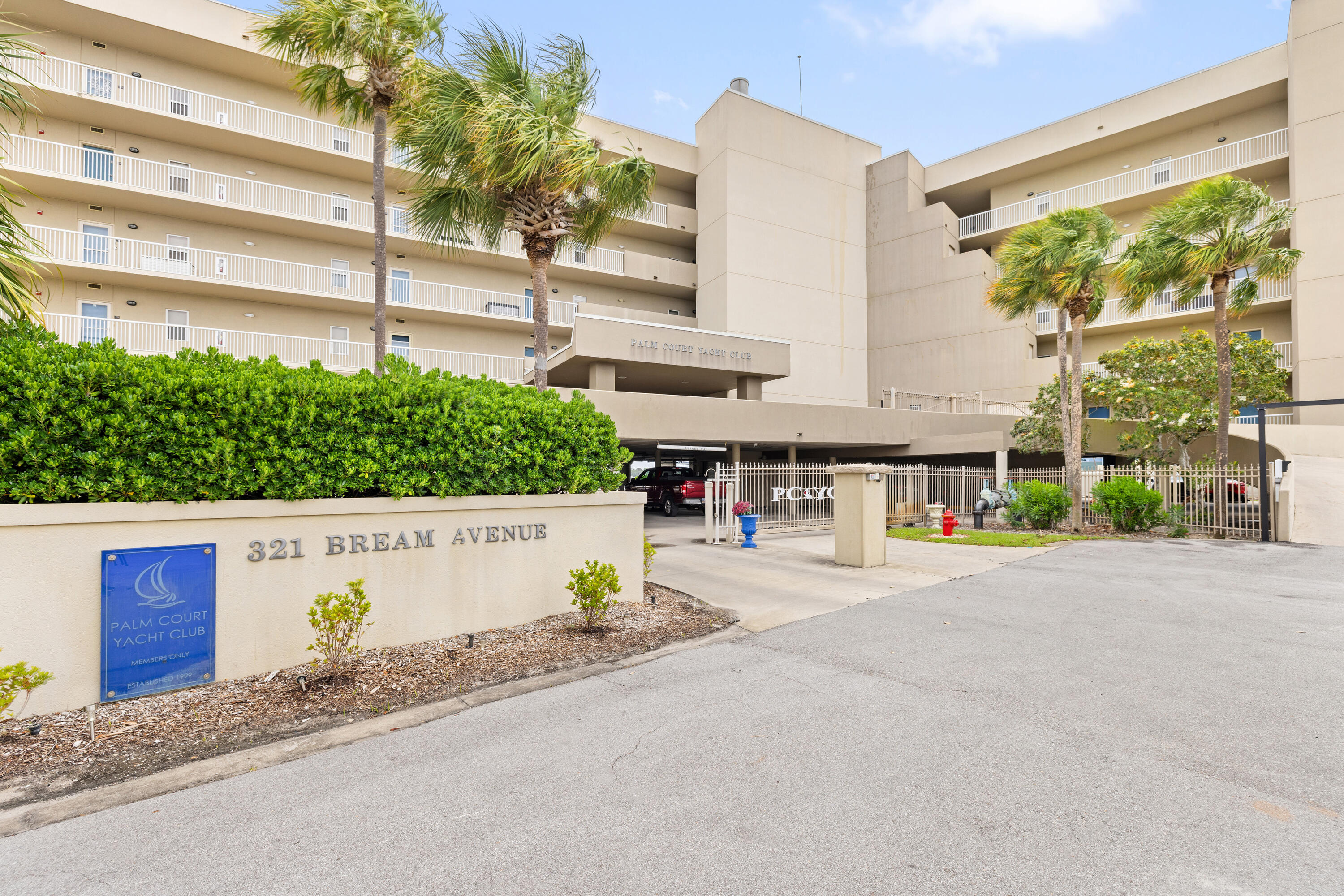 321 Bream Avenue 508