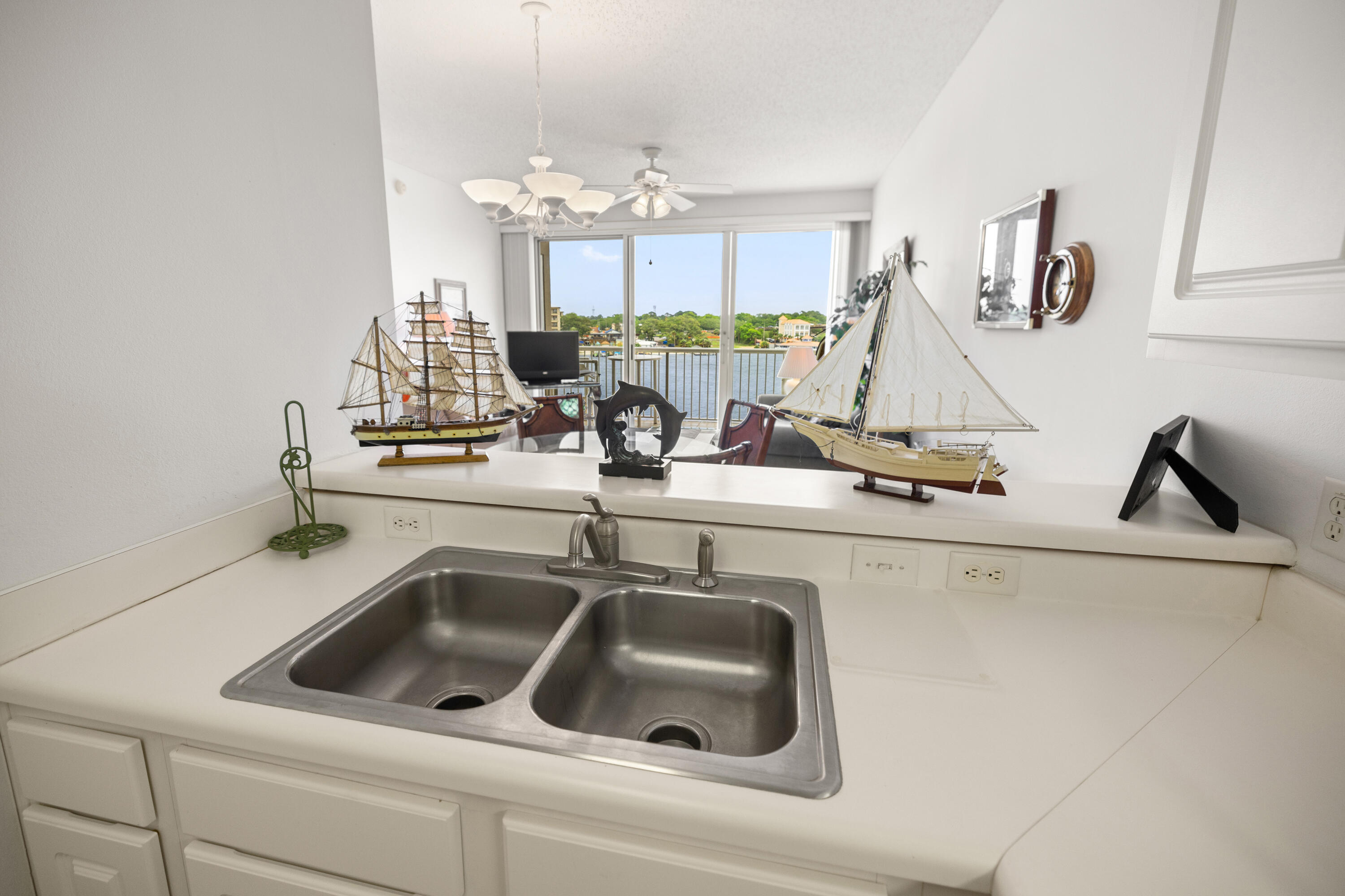 321 Bream Avenue 508