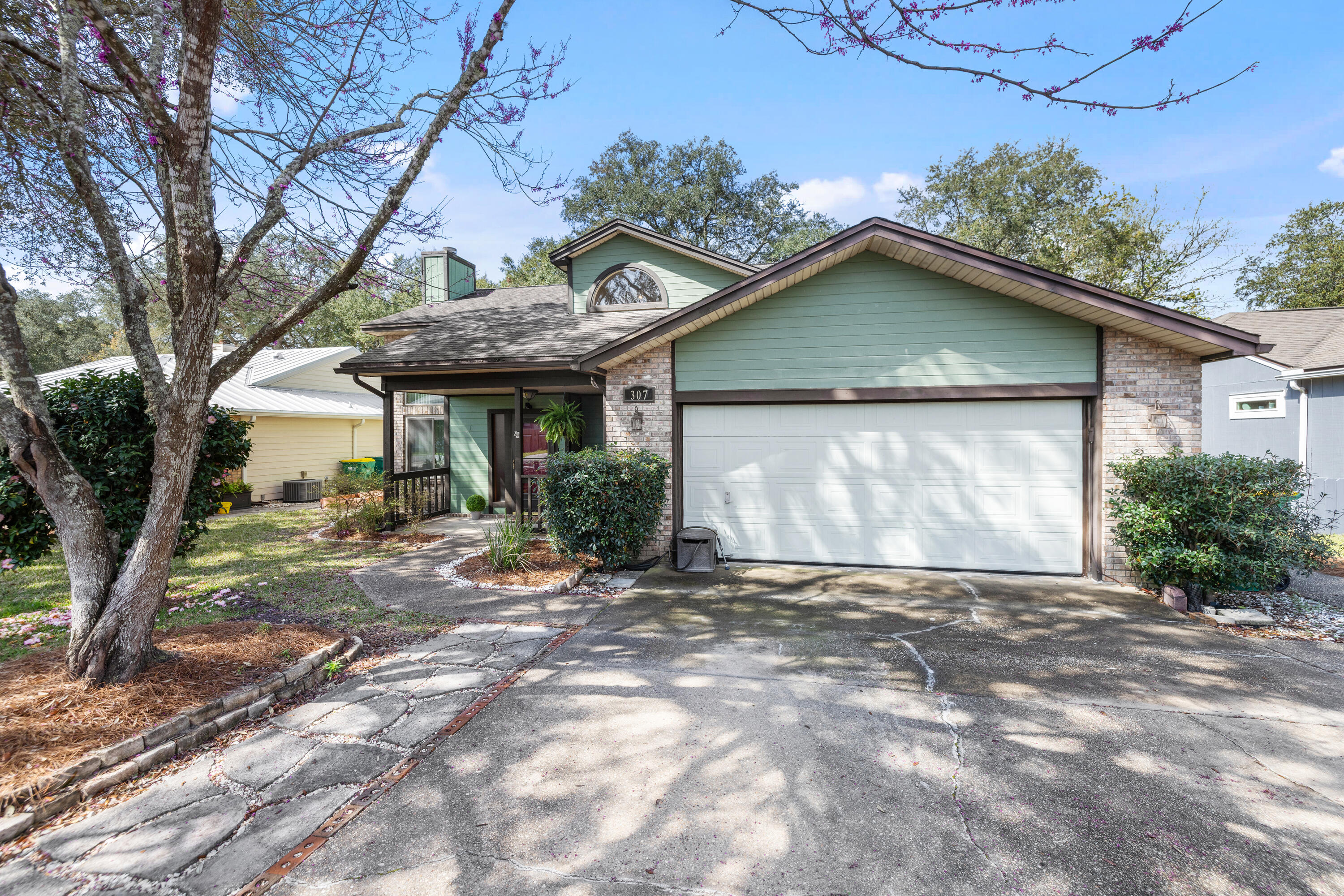 307 Evergreen Avenue
