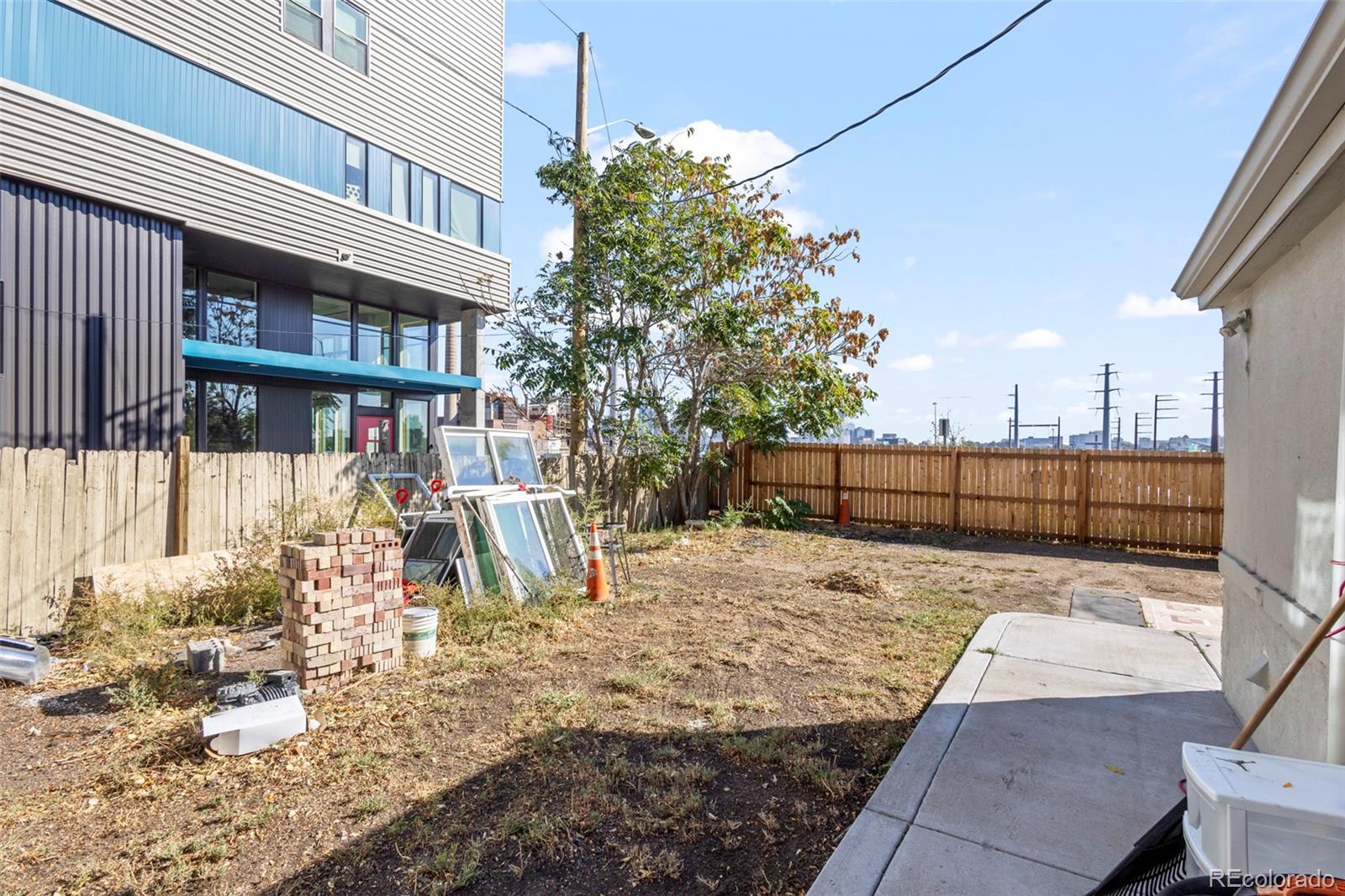 2609 W 12th Avenue