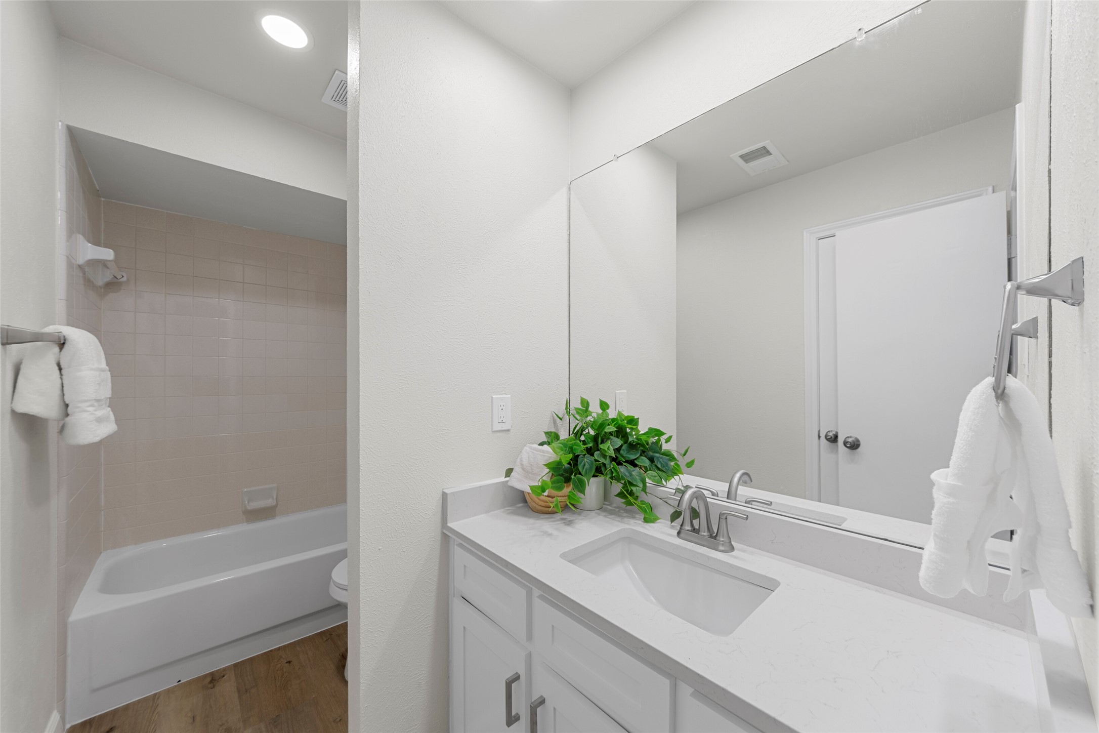 1721 Throwbridge Lane