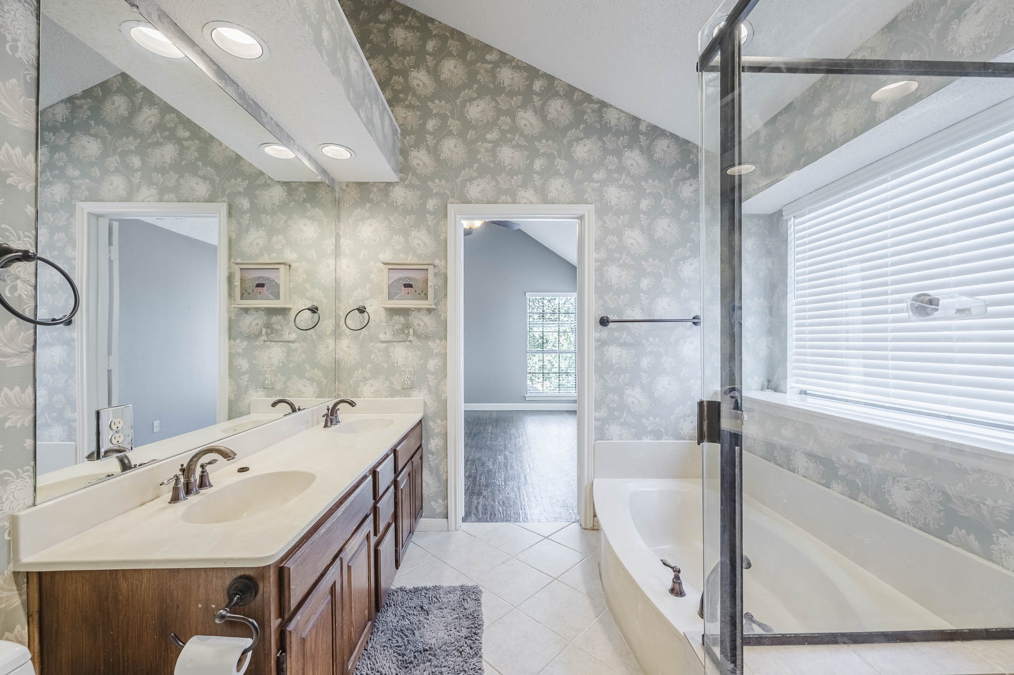 1738 E Peters Colony Road