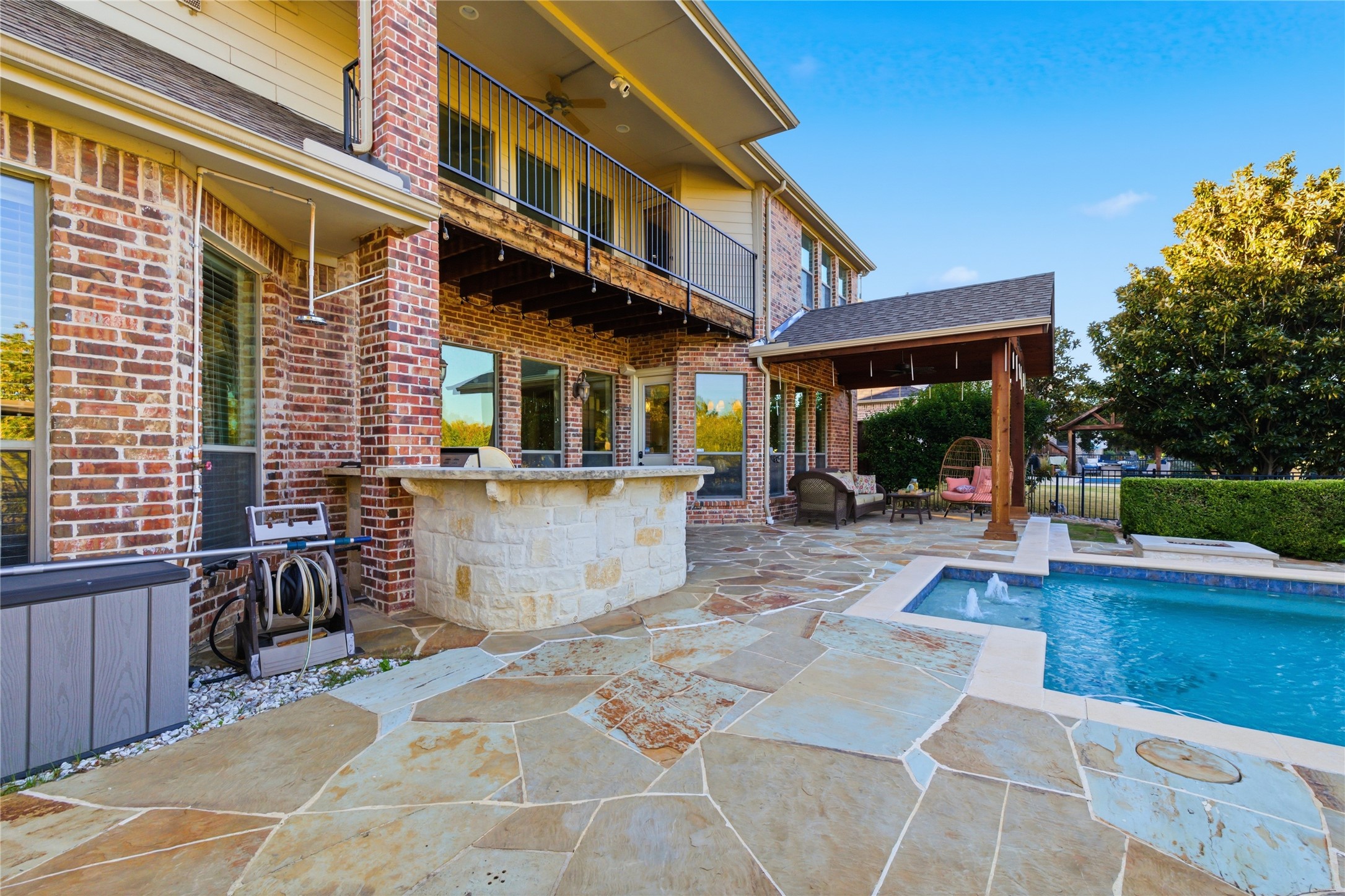 5594 Beacon Hill Drive