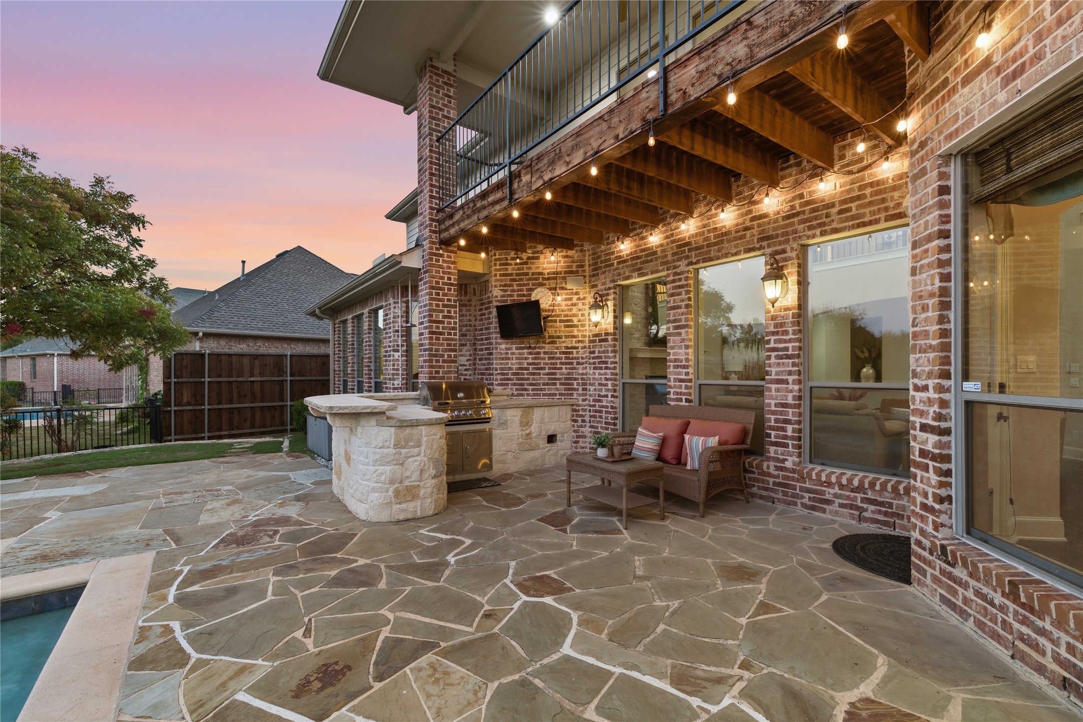 5594 Beacon Hill Drive