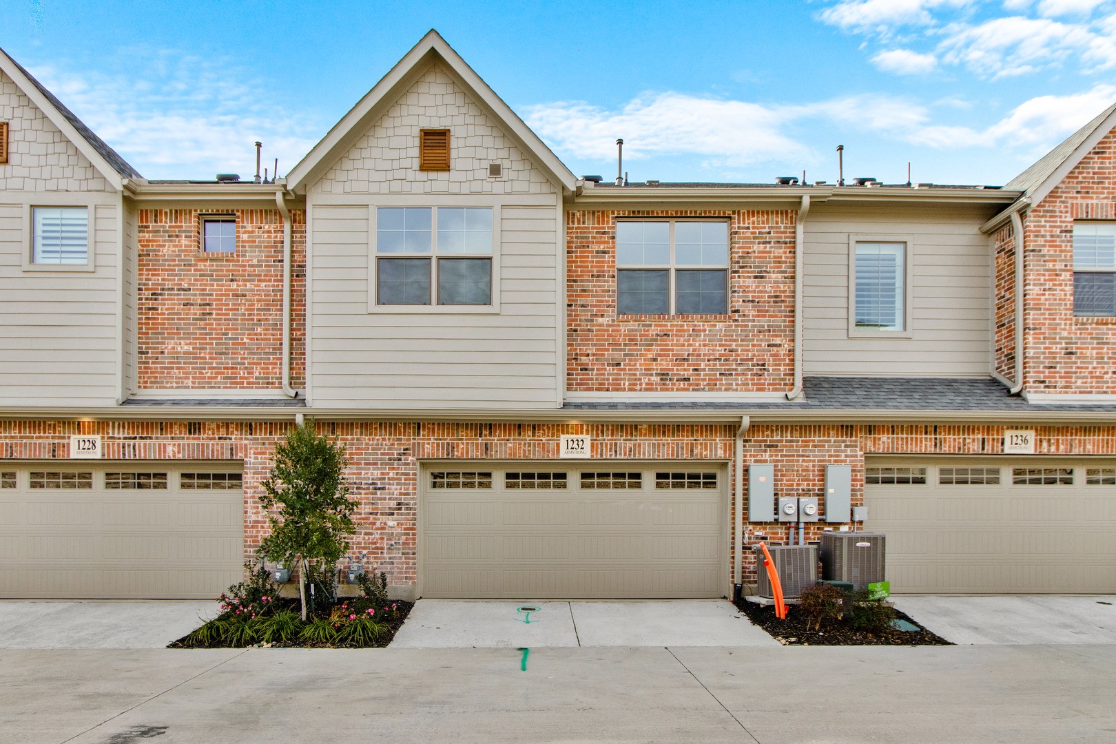 1232 Armstrong