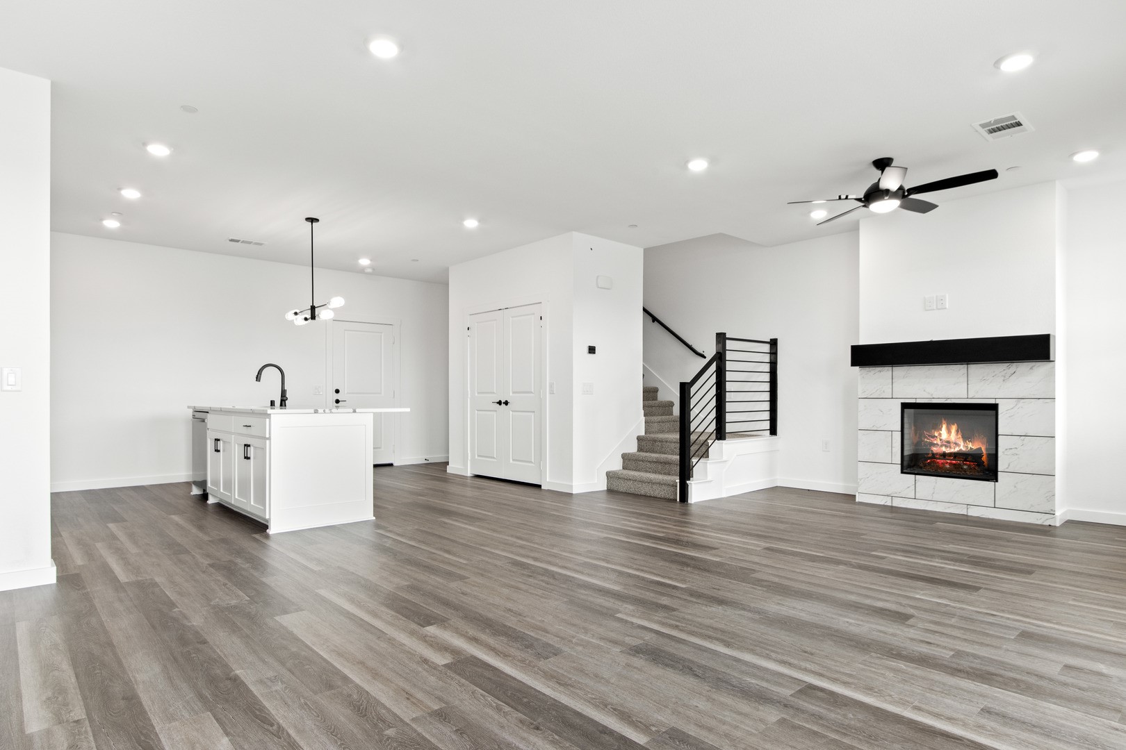 1232 Armstrong