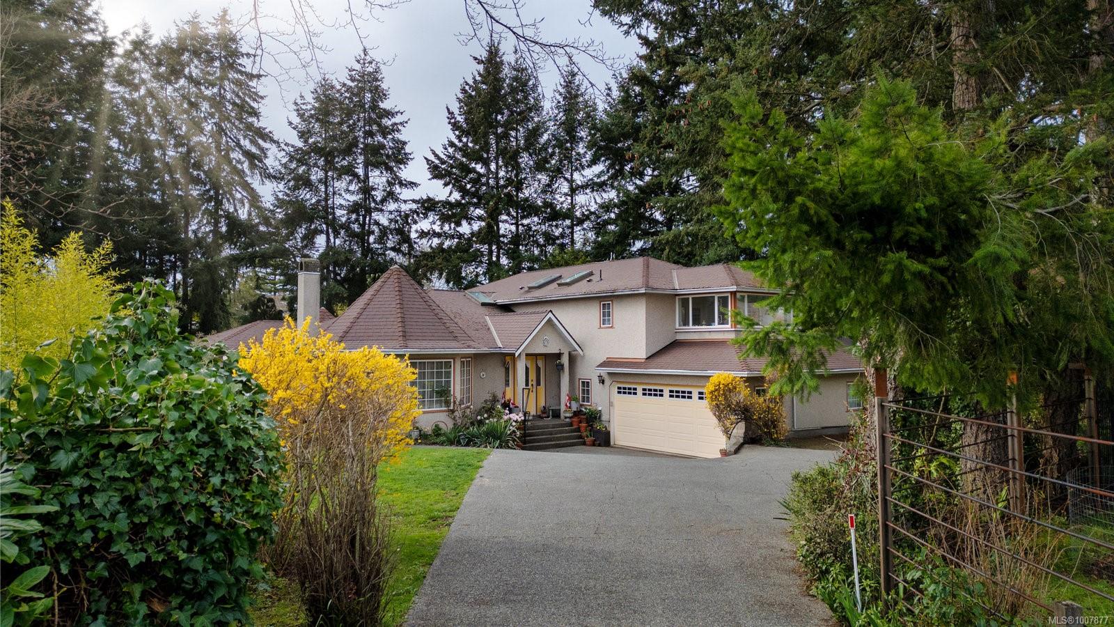 2832 Cadboro Bay Rd
