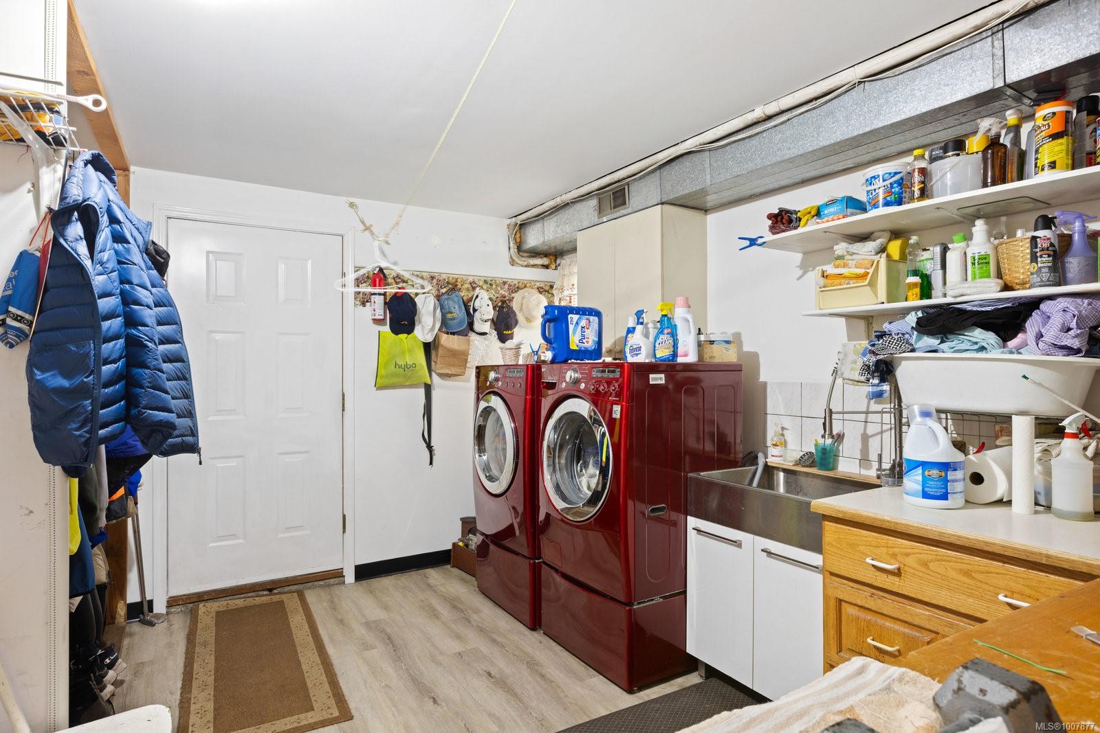 2832 Cadboro Bay Rd