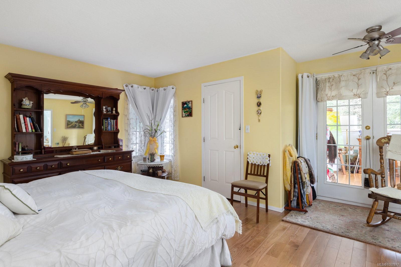 2832 Cadboro Bay Rd