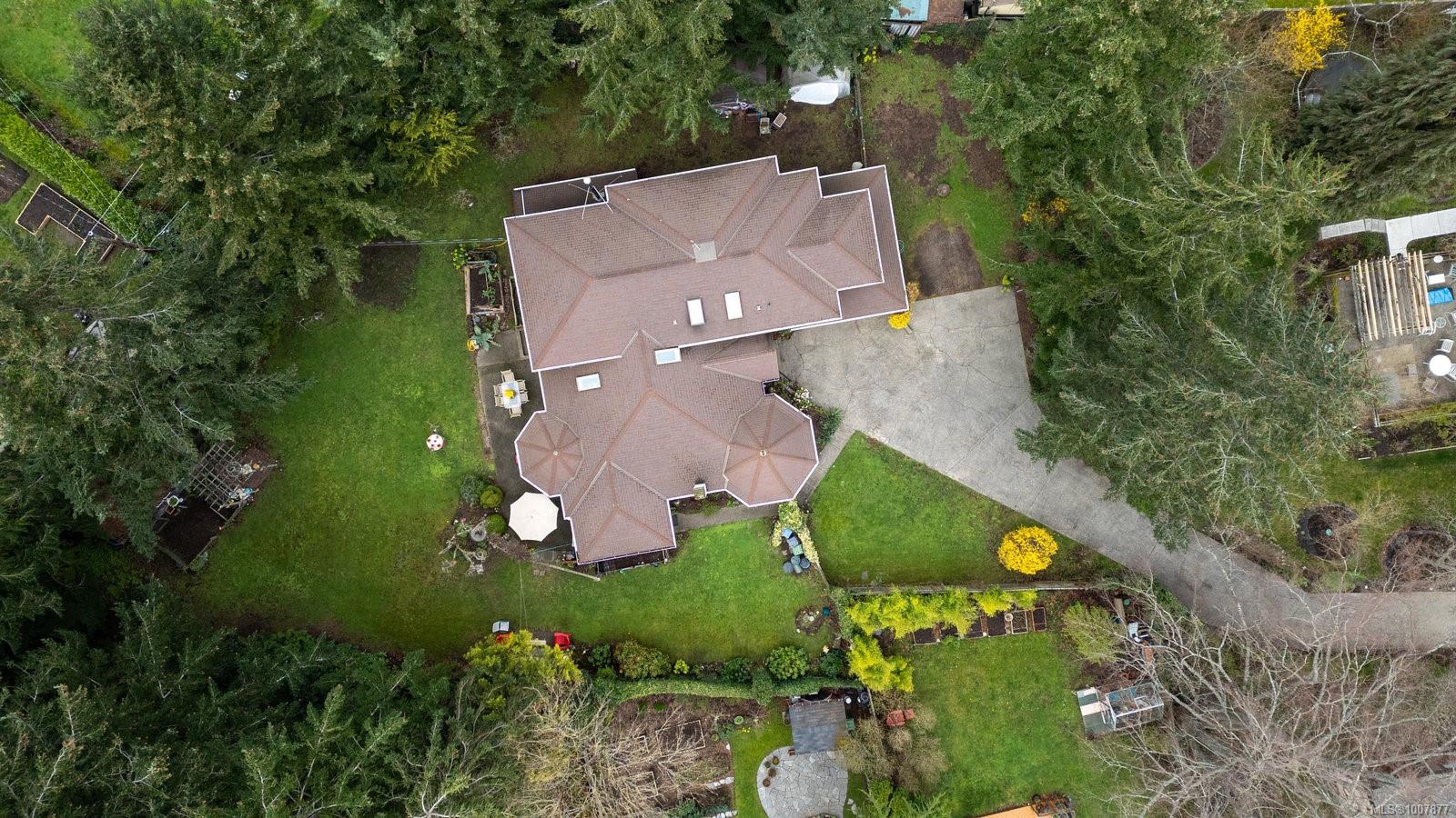2832 Cadboro Bay Rd