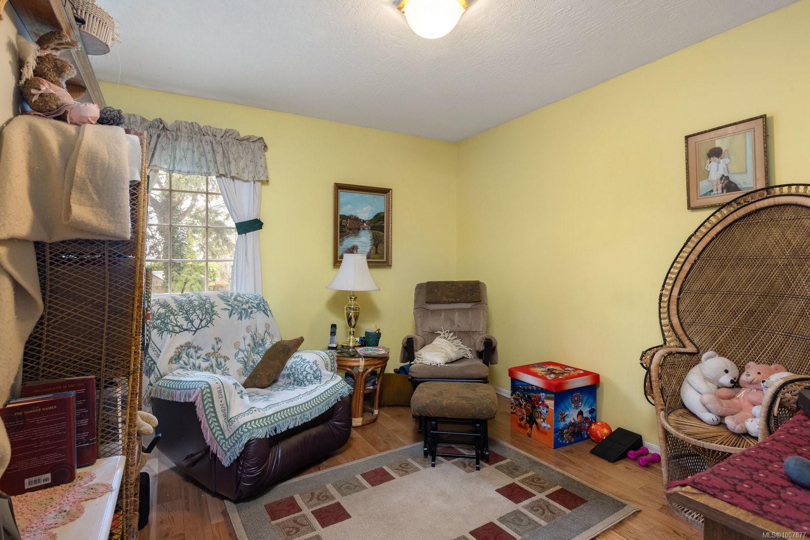 2832 Cadboro Bay Rd