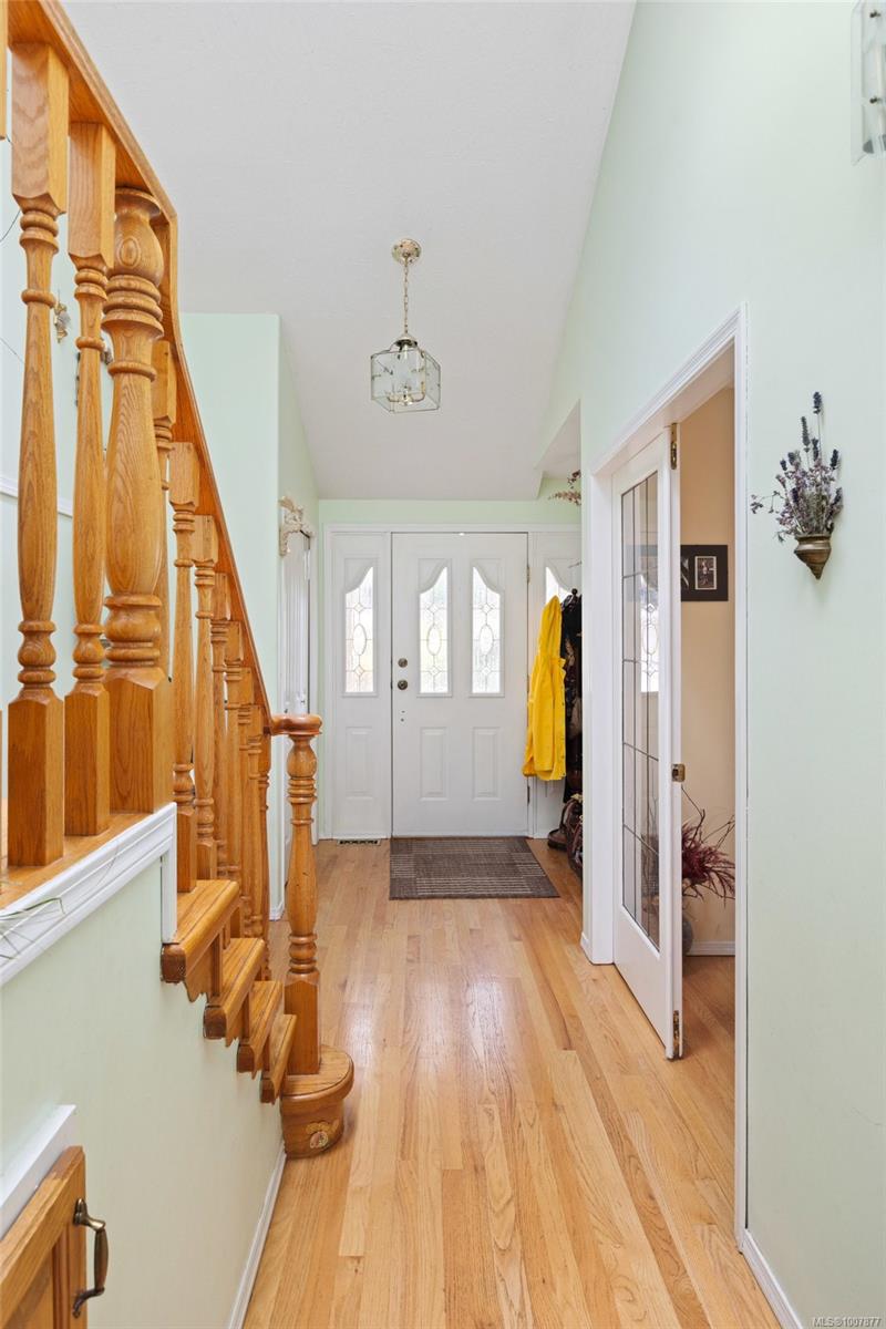 2832 Cadboro Bay Rd