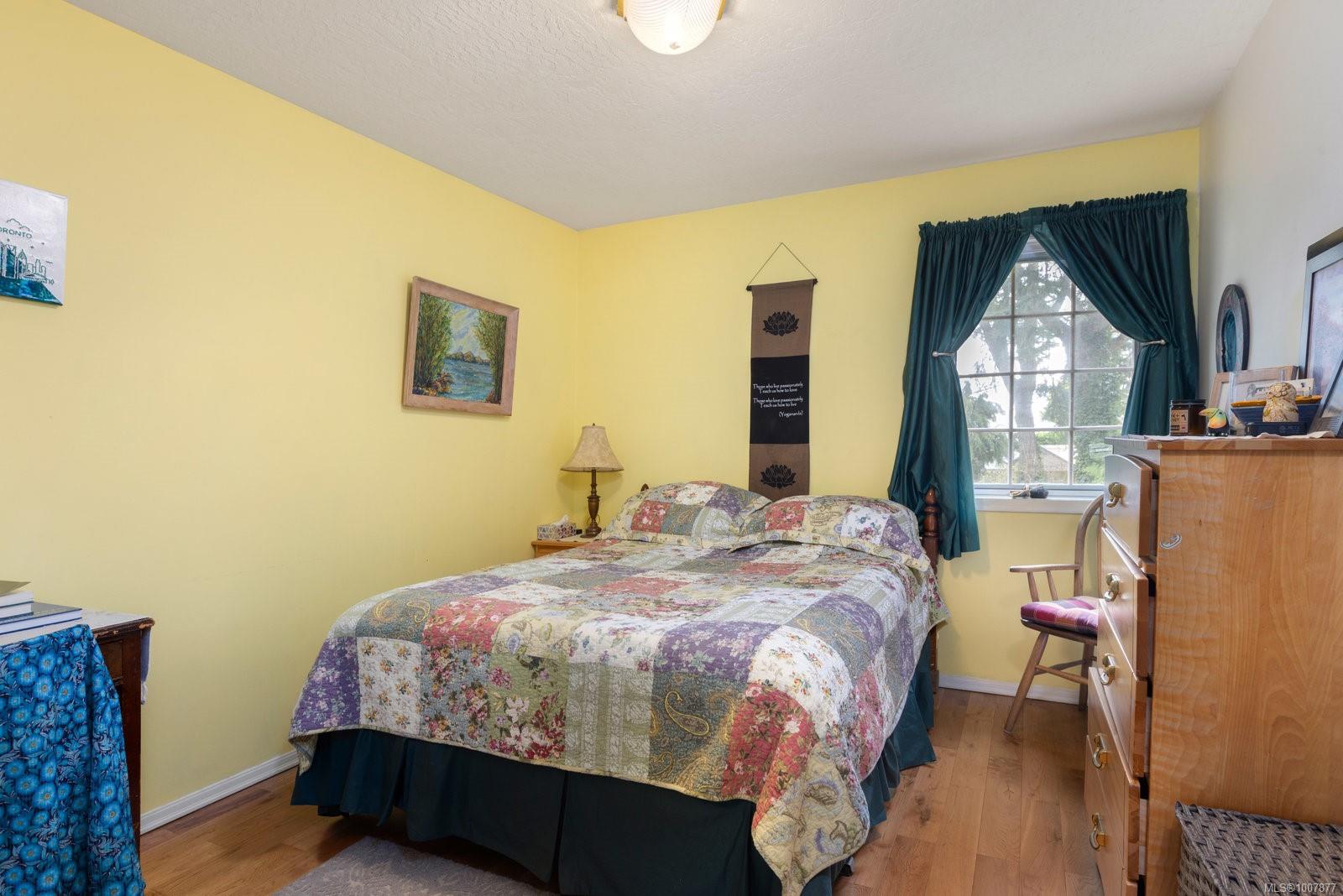 2832 Cadboro Bay Rd