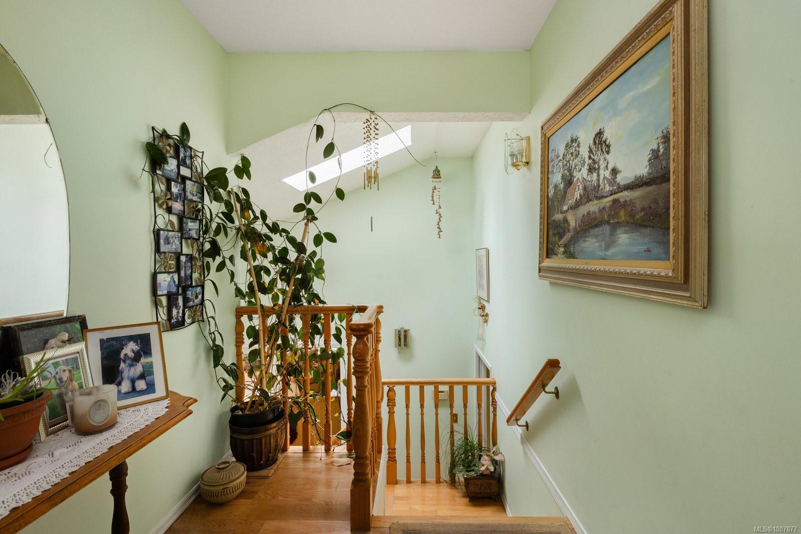 2832 Cadboro Bay Rd