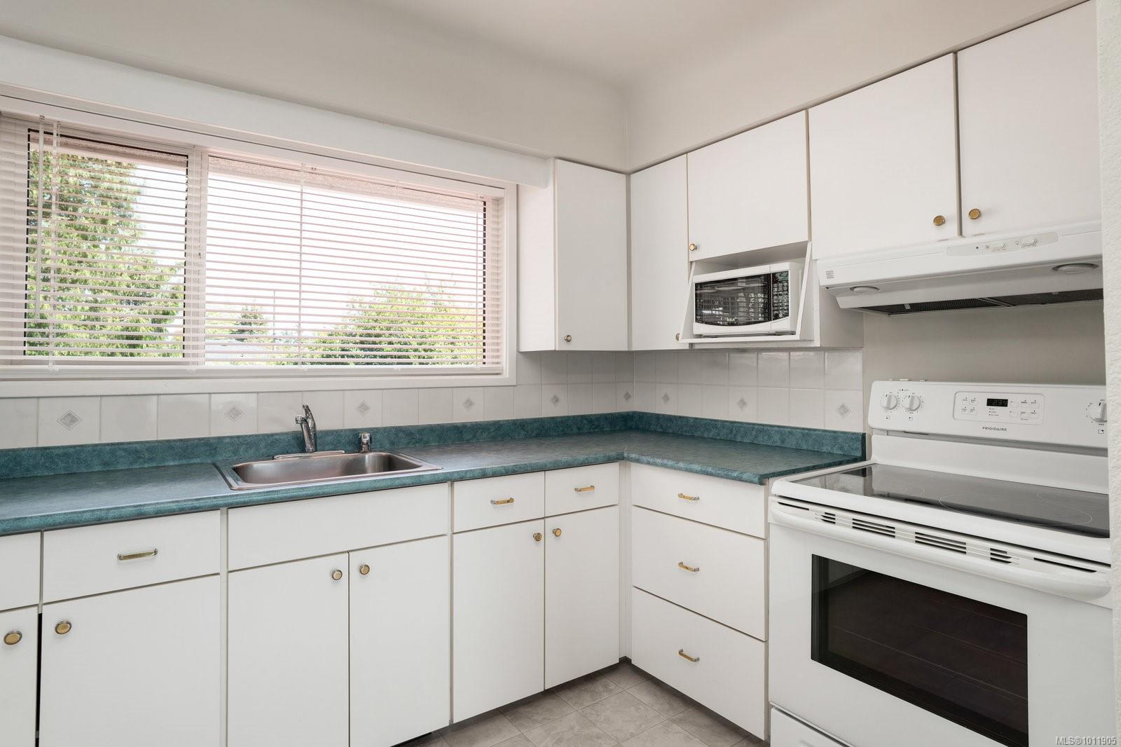 3223 Doncaster Dr