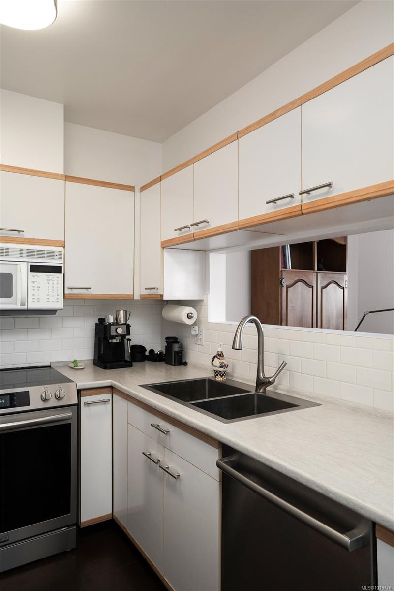 50 Songhees Rd # 618