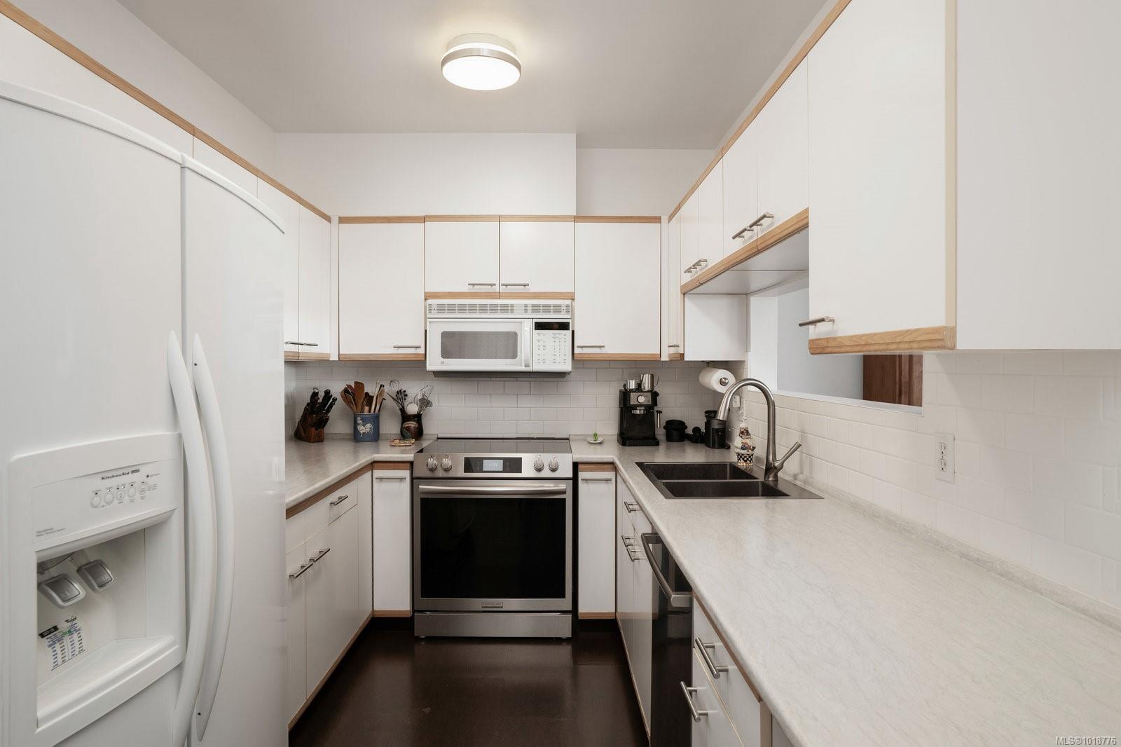 50 Songhees Rd # 618