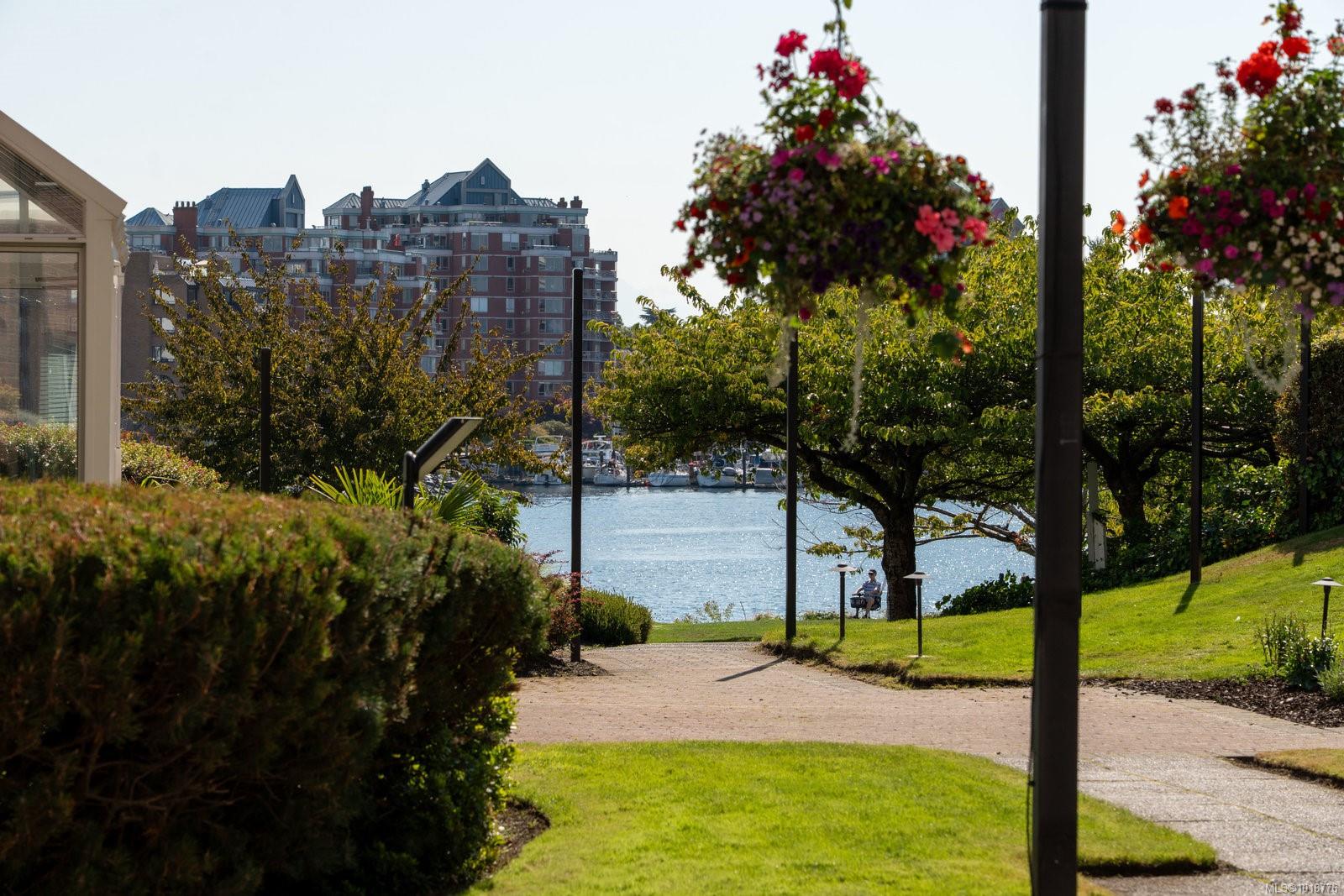 50 Songhees Rd # 618