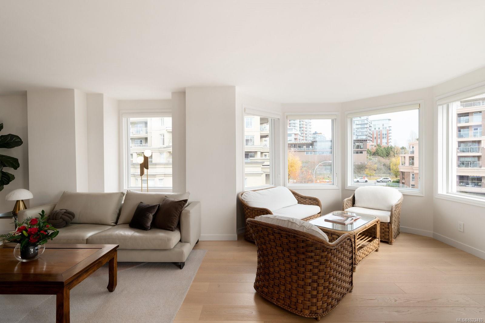 10 Paul Kane Pl # 418