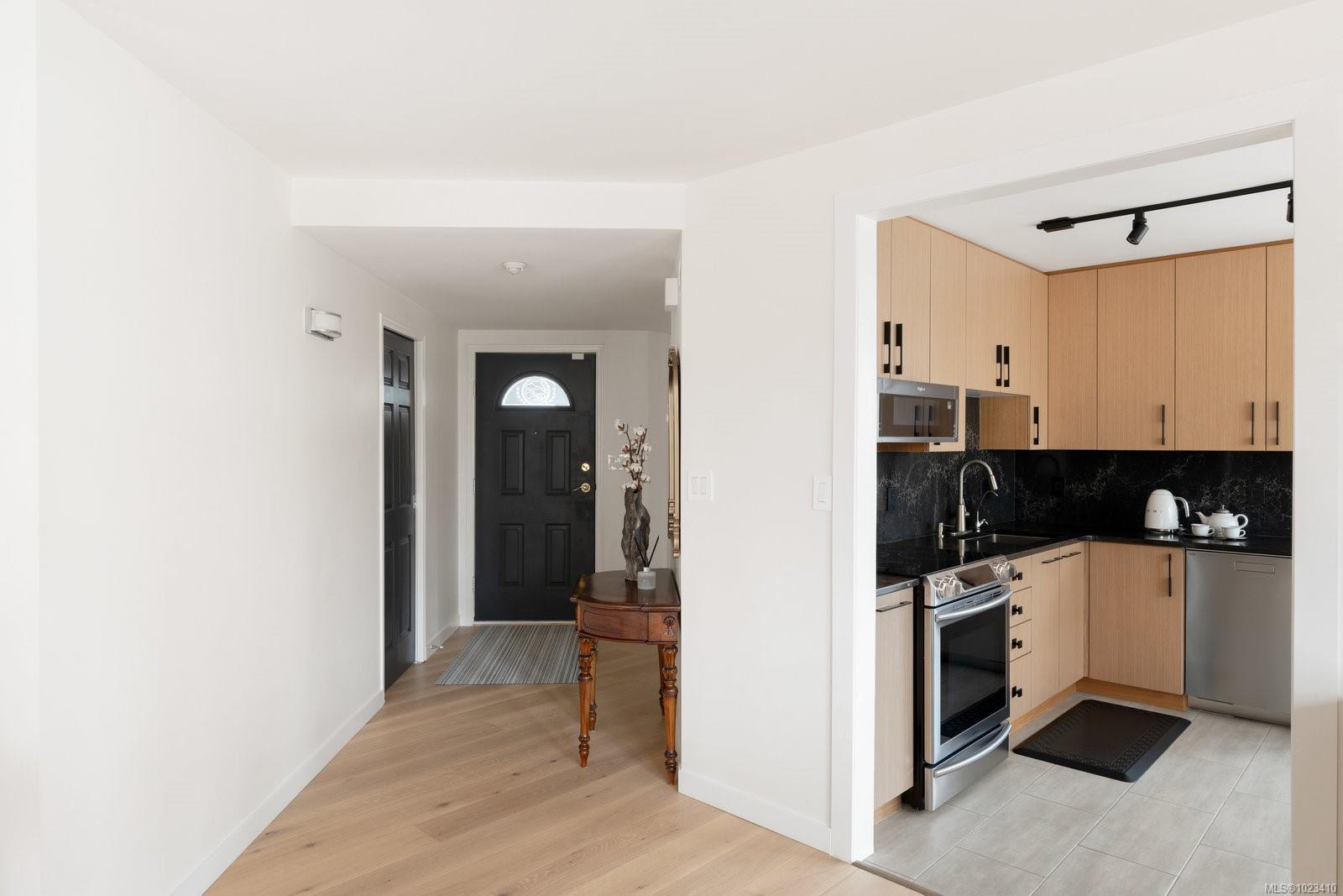 10 Paul Kane Pl # 418