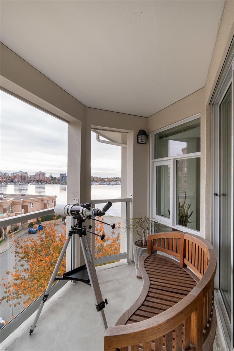 10 Paul Kane Pl # 418