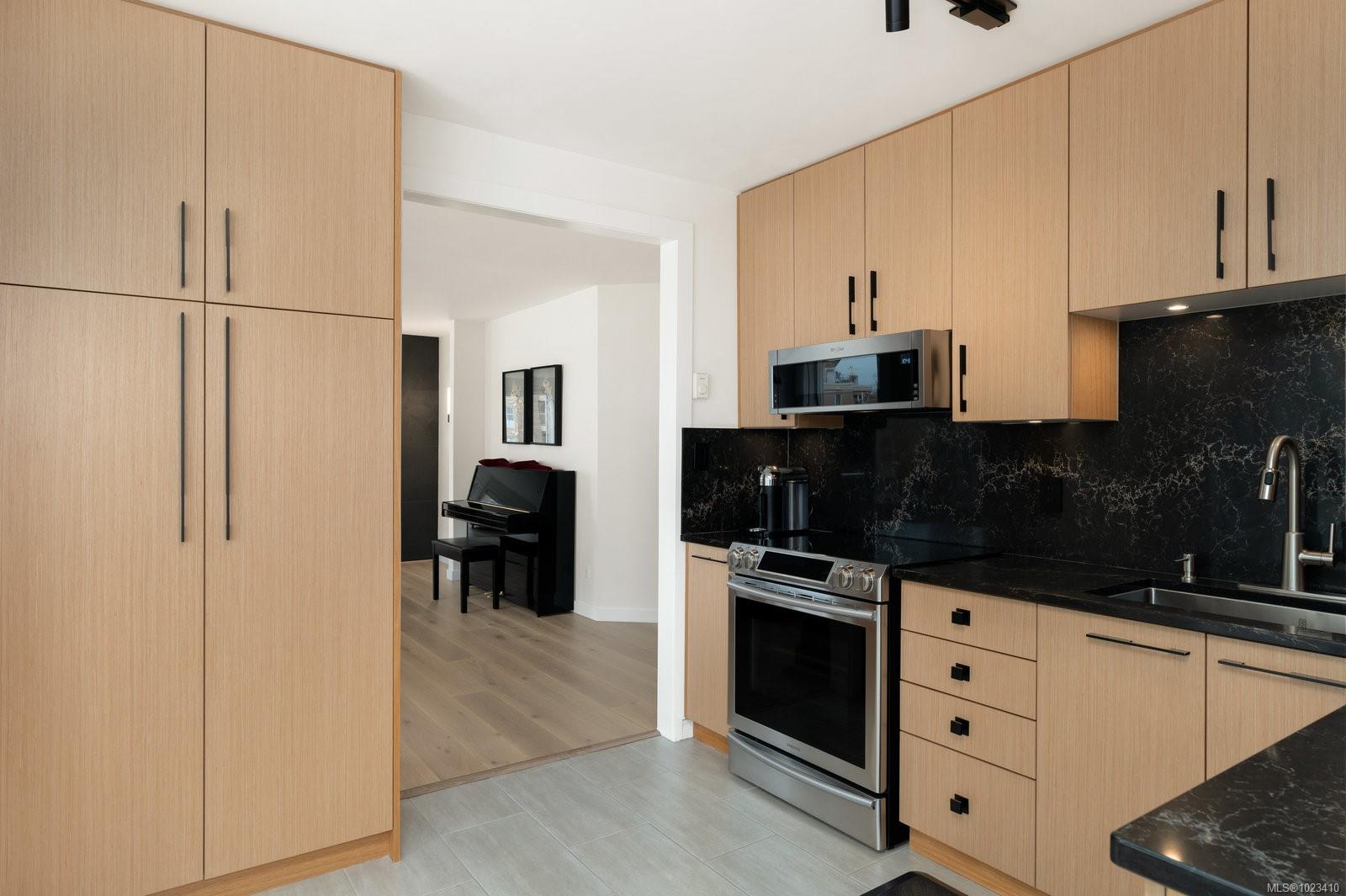 10 Paul Kane Pl # 418