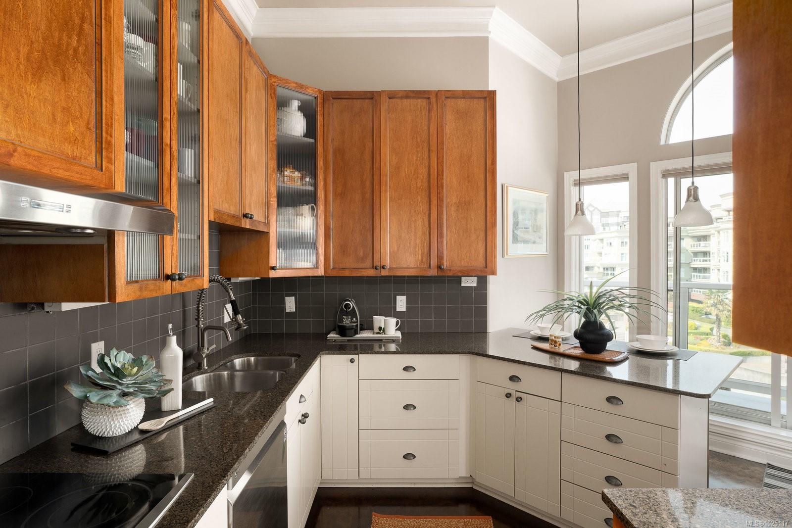 10 Paul Kane Pl # 518